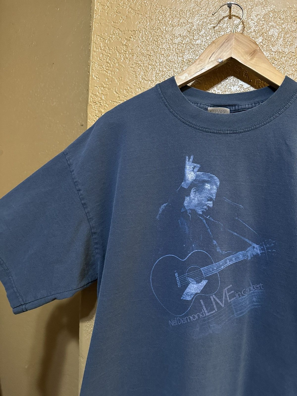 Vintage faded vintage Neil Diamond Live Concert tee xl Size US XL / EU 56 / 4 - 3 Thumbnail