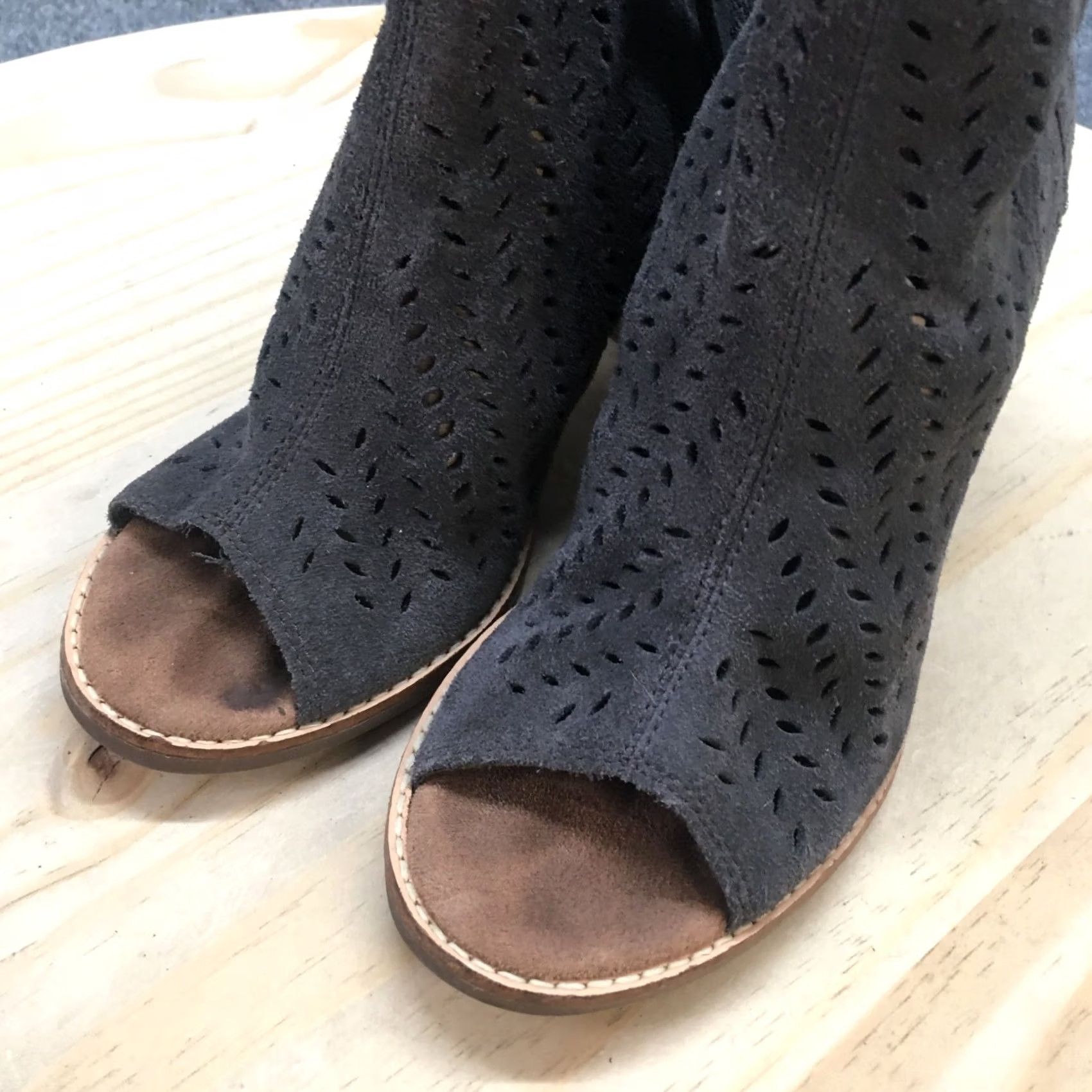 Toms TOMS Boots Womens 6 Cut Out Ankle Booties Gray Suede Peep Toe Block Heels Zip Up Shoes Size US 6 / IT 36 - 4 Thumbnail