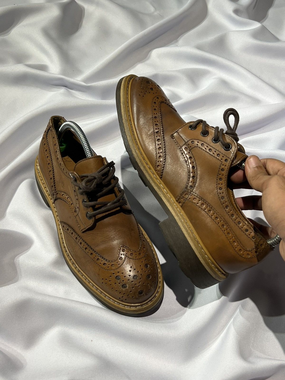Vintage WINGTIP SHOES LEATHER MADE IN ROMANIA MISSING BRAND Size US 6 / EU 39 - 2 Thumbnail