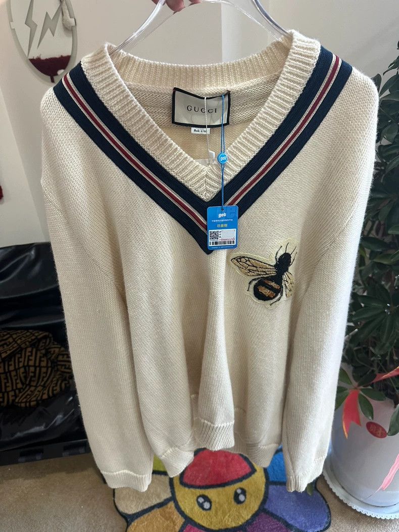 Gucci Gucci V-Neck Knit Sweater with Bee Embroidery - dmc Size US M / EU 48-50 / 2 - 1 Thumbnail
