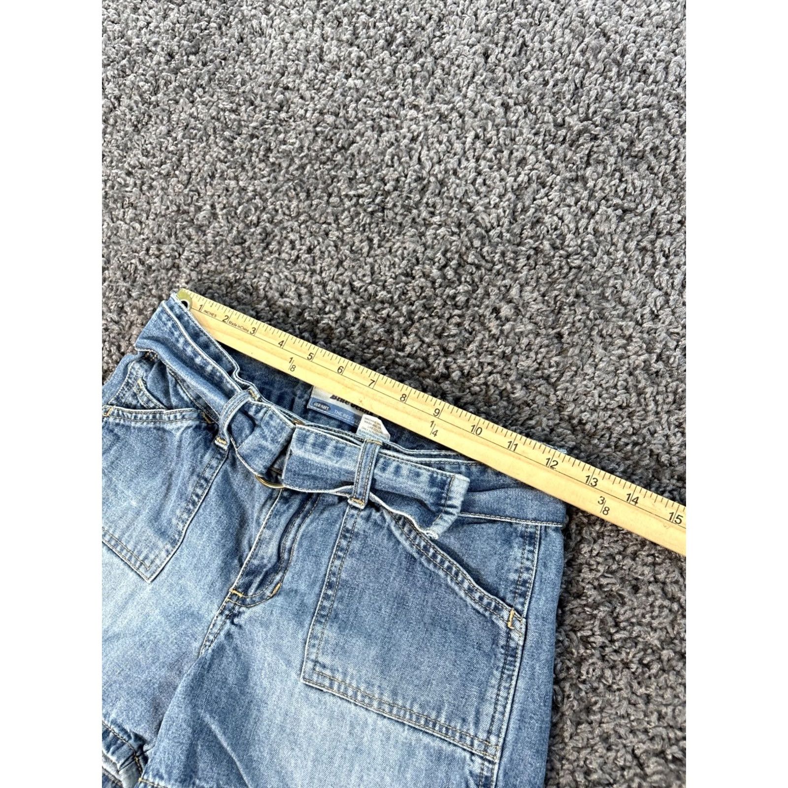 American Eagle Outfitters VINTAGE Old Navy Denim Shorts Womens 24 Low Rise Front Pocket Light Wash 3 in Inseam 100% Cotton Casual Size 42" / US 20 - 3 Thumbnail