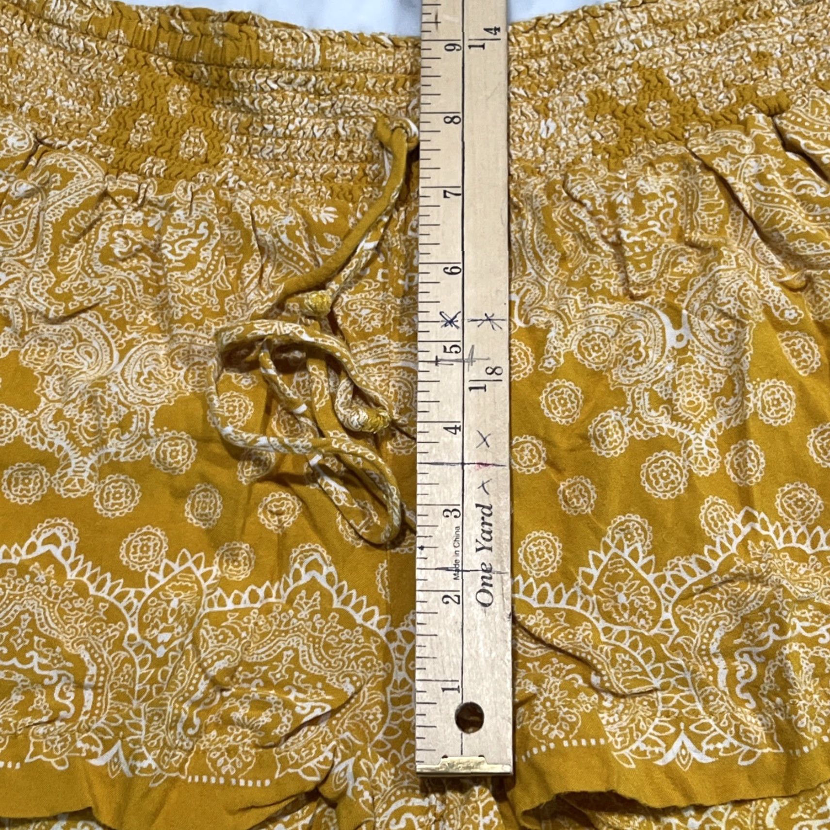 Vintage Women’s Shorts M Elastic Waist Drawstring Paisley Bandana Print Yellow 26” W Size 32" / US 10 / IT 46 - 7 Thumbnail