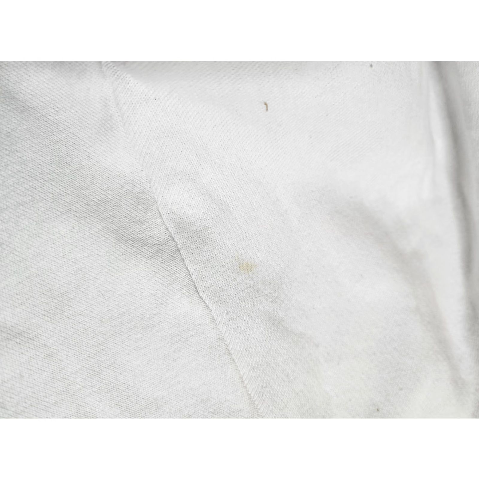 Fruit Of The Loom VINTAGE Fruit of the Loom Sweatshirt Umbrellas 1991 90s Art Japan California White L Adult Crew Neck Short Sleeve Distressed Mens Womens Size US L / EU 52-54 / 3 - 6 Thumbnail