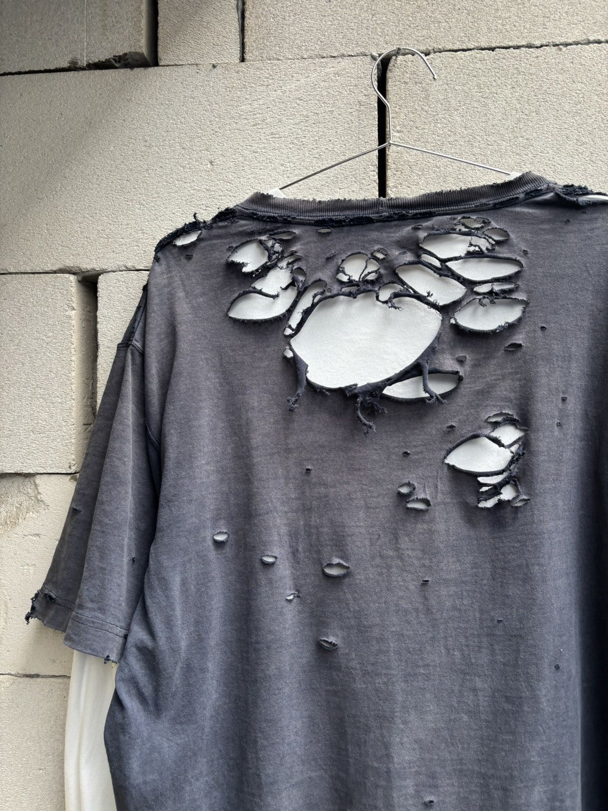 Carhartt Thrashed Carhartt Faded T Shirt Distressed Navy ERD GRUNGE Size US L / EU 52-54 / 3 - 11 Thumbnail