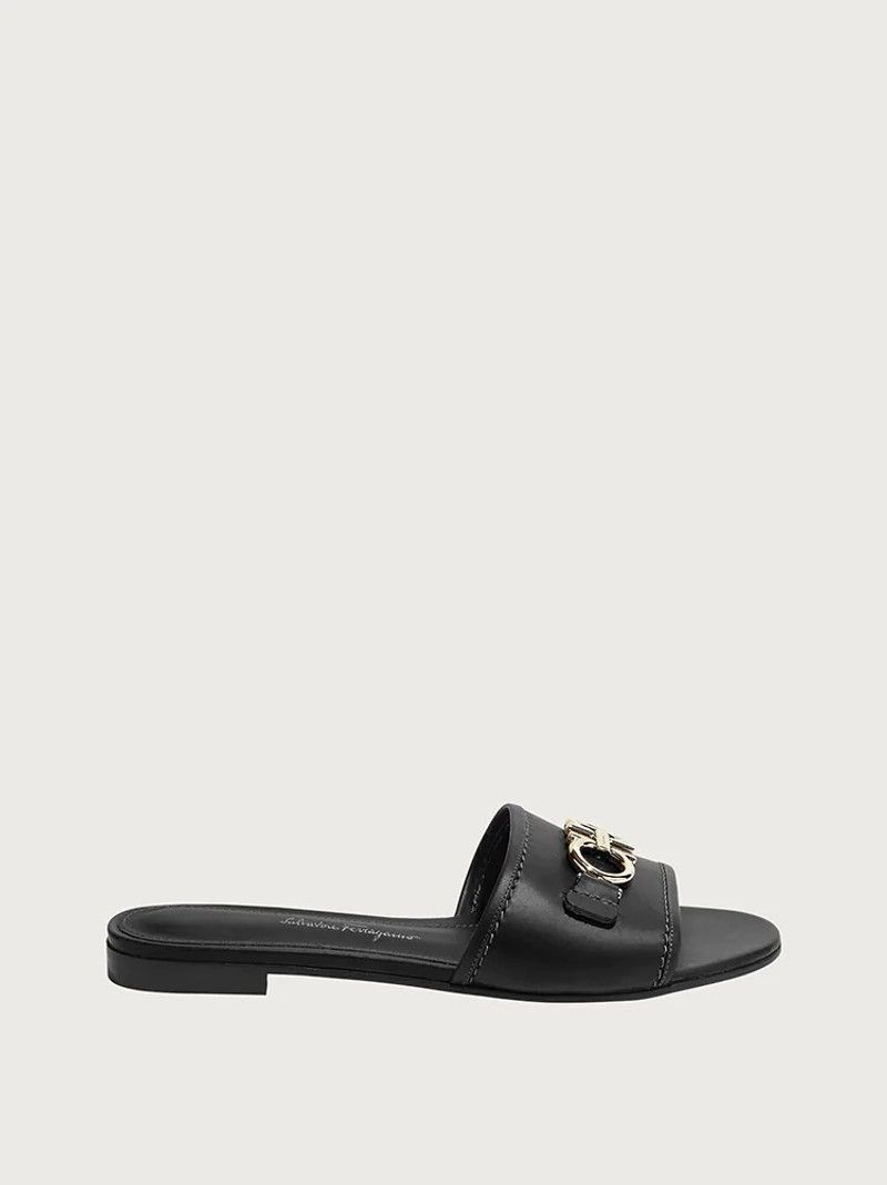 Salvatore Ferragamo o1s1rm0526 Gancini Slides in Black Size US 11 / IT 41 - 1 Thumbnail