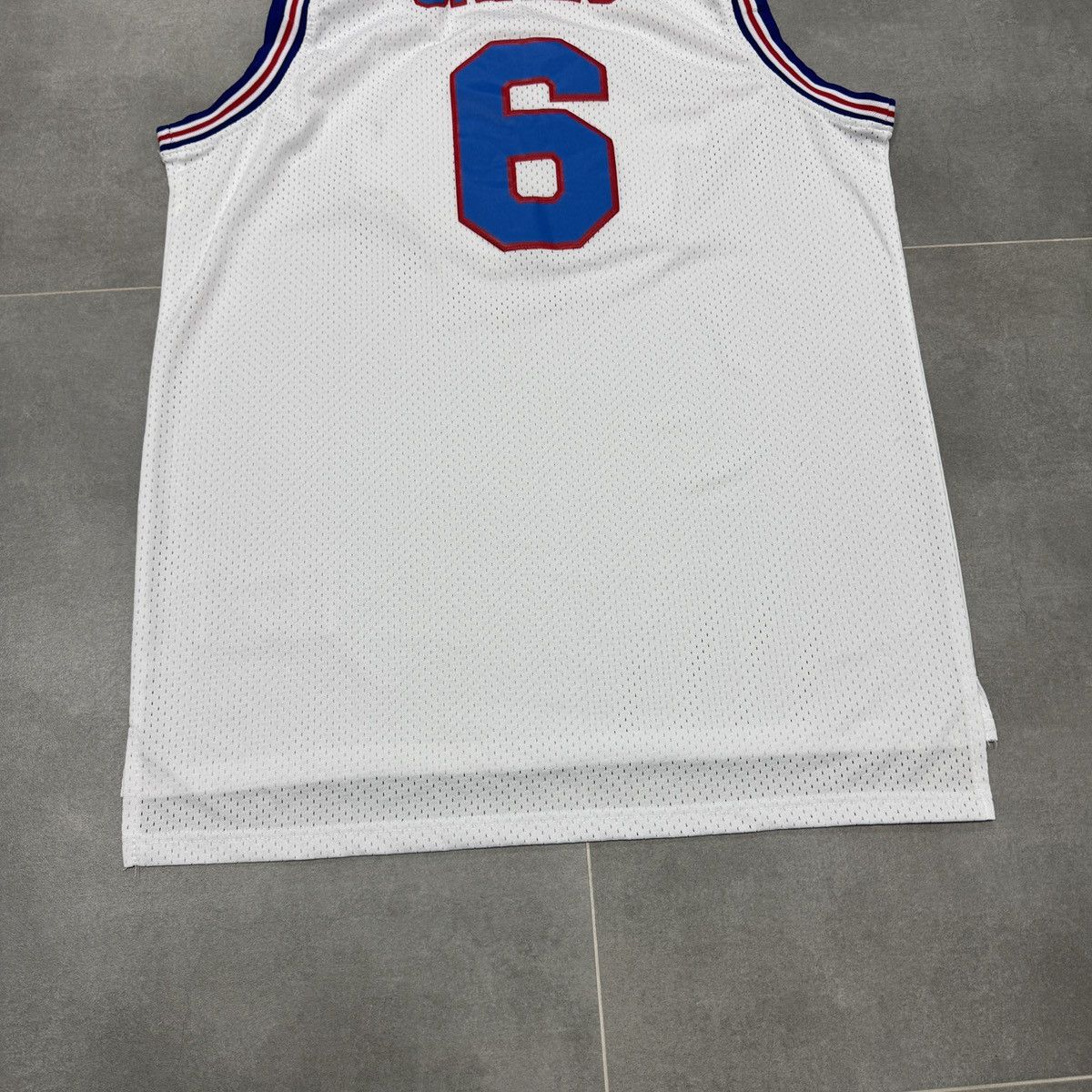 Vintage Vintage Champion Space Jam Tune Squad #6 James 90s Jersey Size US XL / EU 56 / 4 - 9 Thumbnail