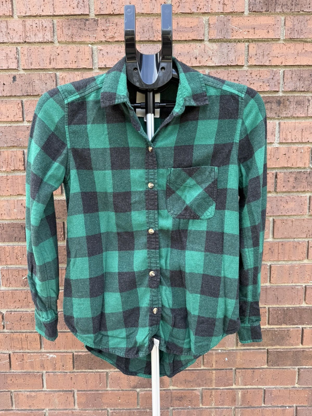 American Eagle Outfitters American Eagle Green & Black Plaid Flannel Shirt Boyfriend Size XS / US 0-2 / IT 36-38 - 2 Thumbnail