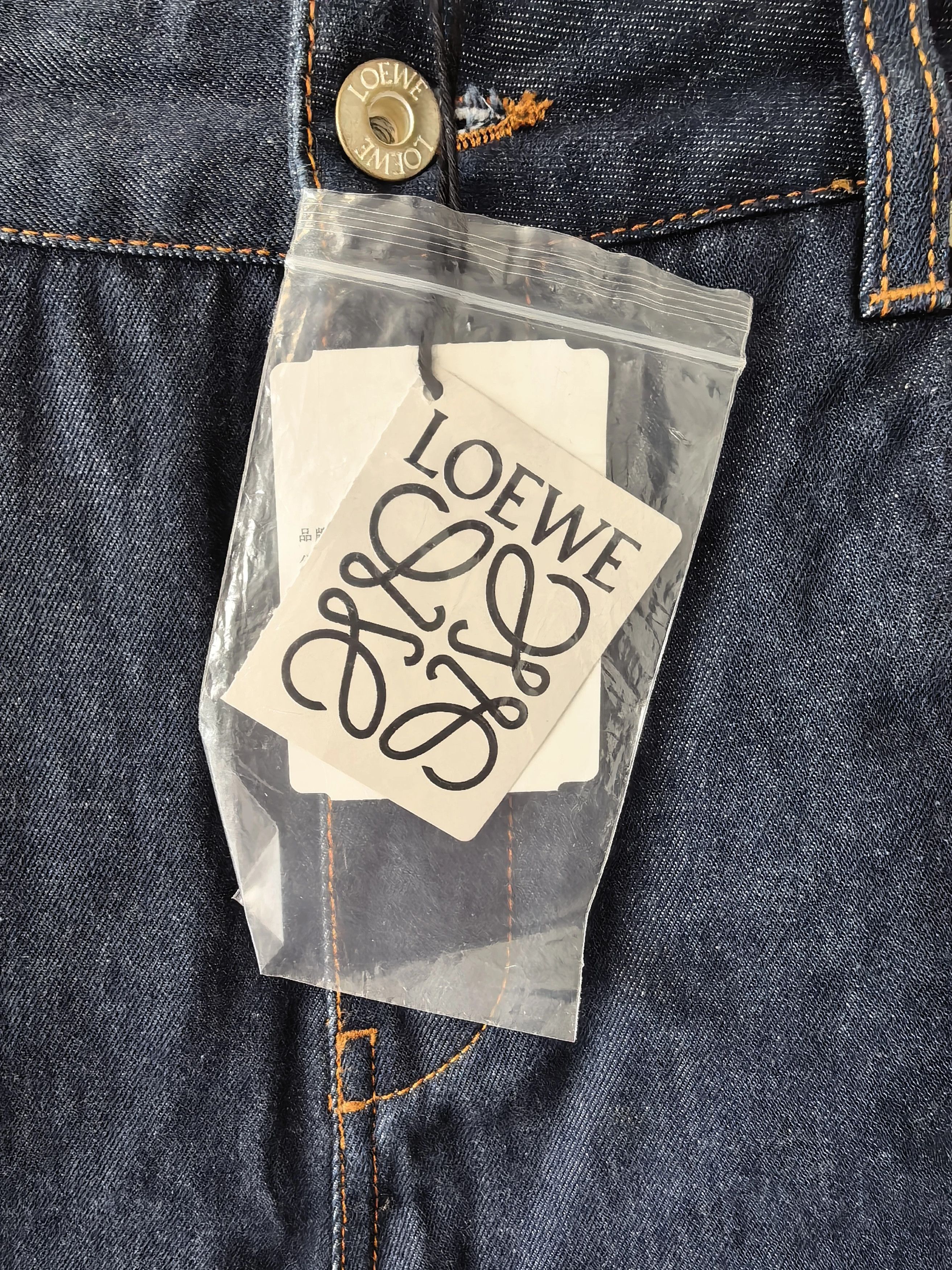 Loewe Loewe SS23 36 Logo Leather Tag Short Size 25" / US 0 / IT 36 - 7 Thumbnail