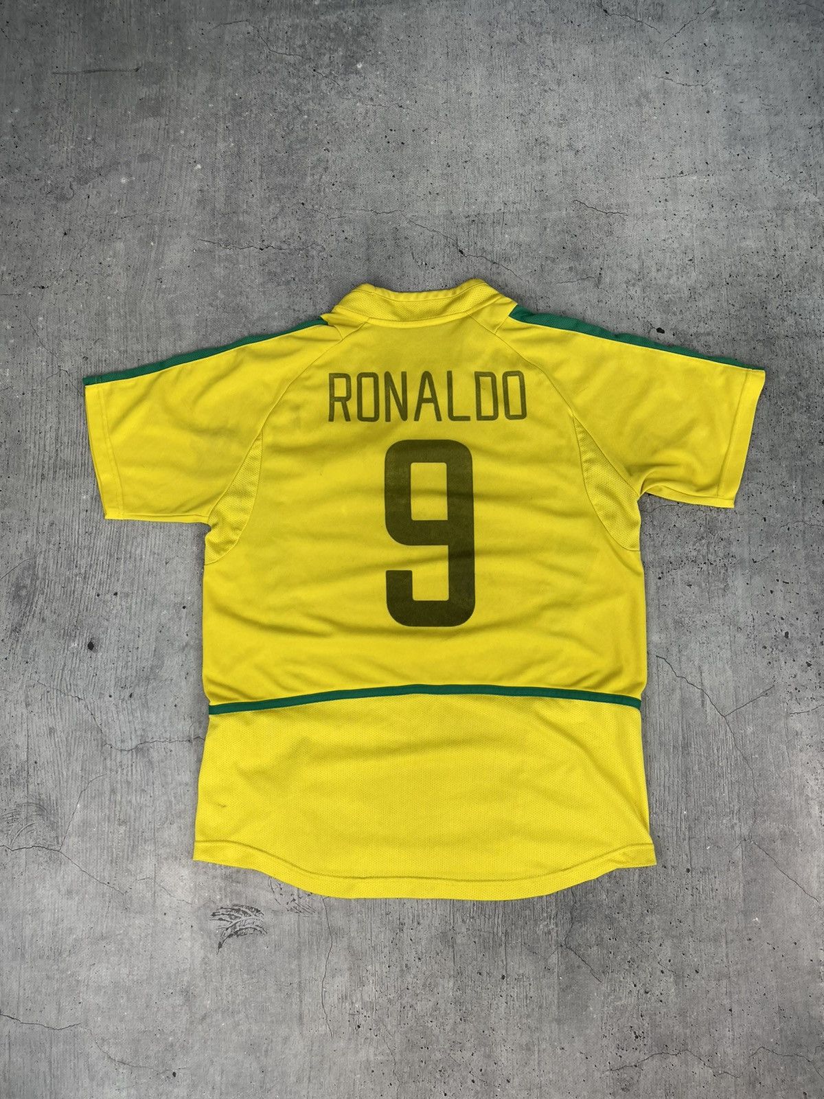 Nike Nike Rare Brazil Ronaldo 9 2002 vintage jersey size L Size US L / EU 52-54 / 3 - 14 Thumbnail
