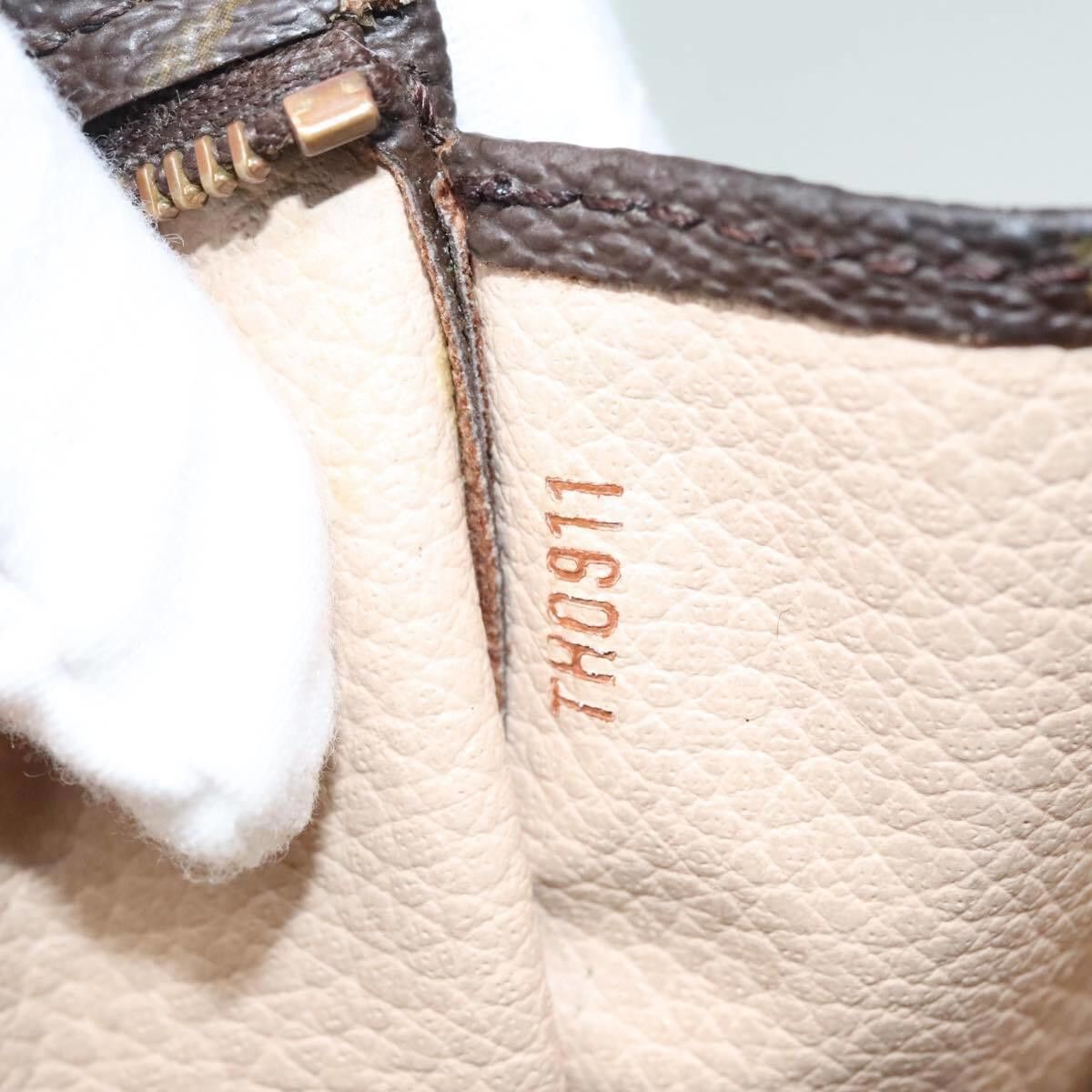Louis Vuitton PRE-ORDER Louis Vuitton Monogram Toiletry Pouch 26 TH0911 Size ONE SIZE - 12 Thumbnail