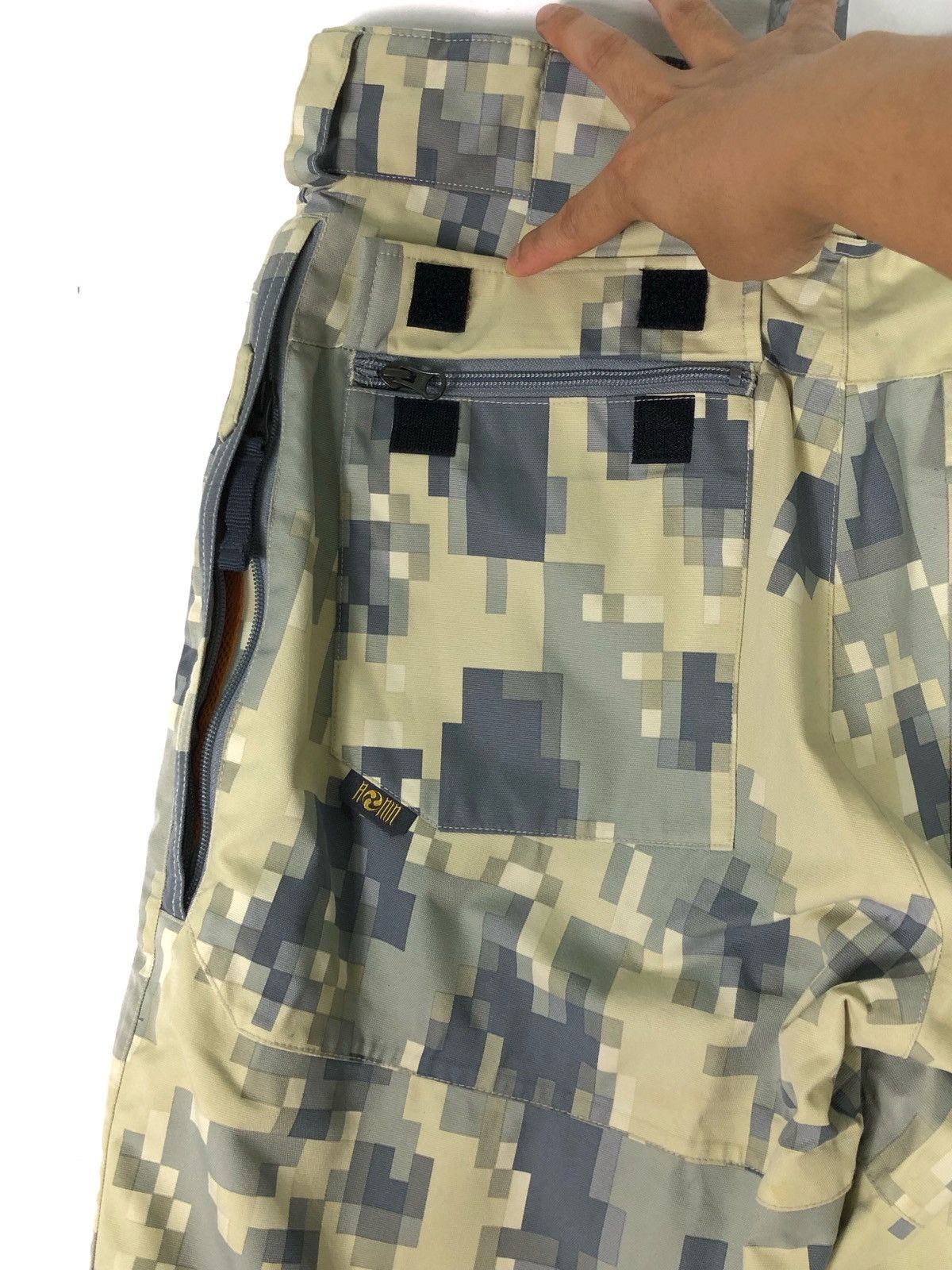 Burton RARE🔥BURTON RONIN 7-POCKETS DIGI CAMO CARGO SNOWBOARD PANTS Size US 32 / EU 48 - 20 Thumbnail