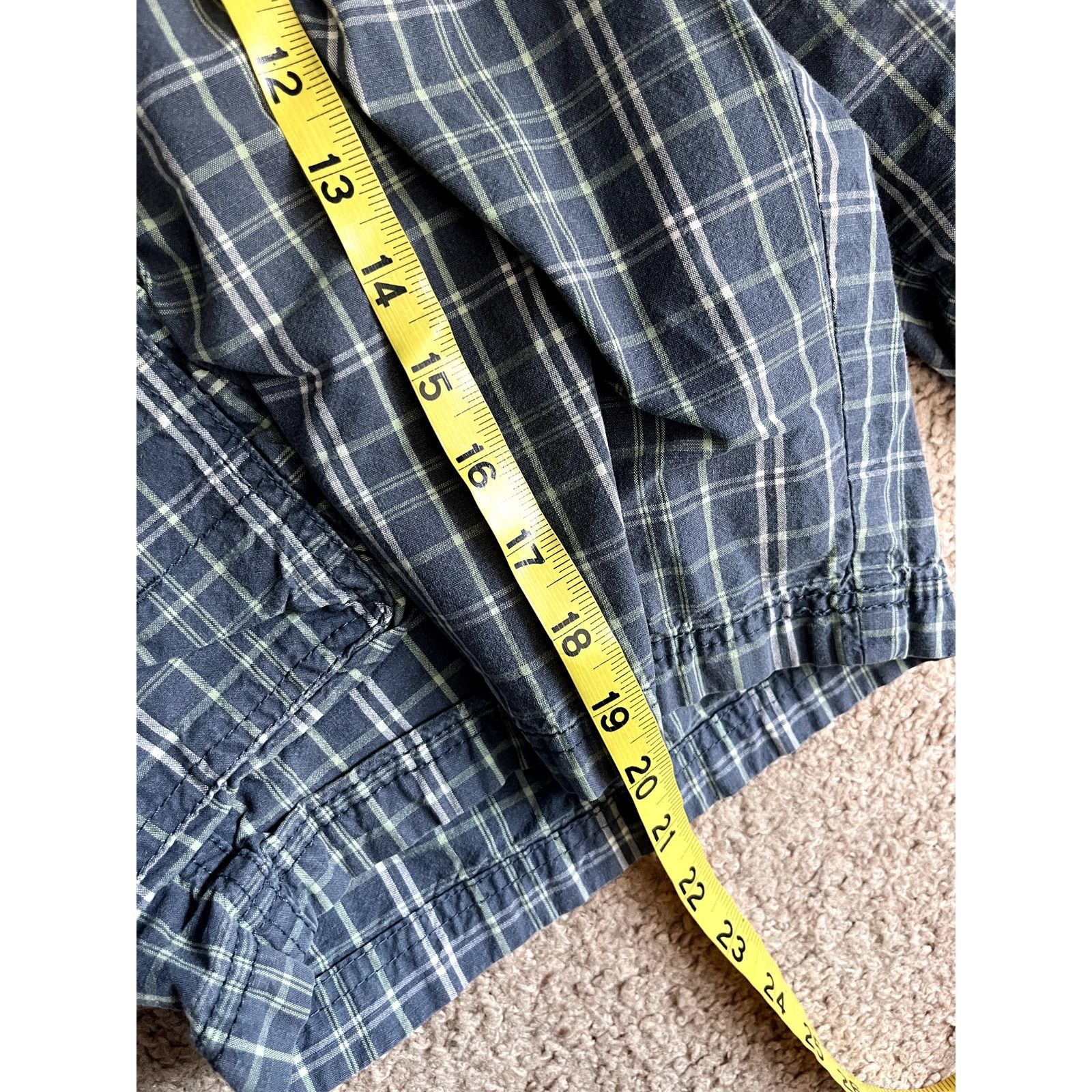 Izod Men's Plaid Izod Cargo Shorts 34 Size US 34 / EU 50 - 4 Thumbnail