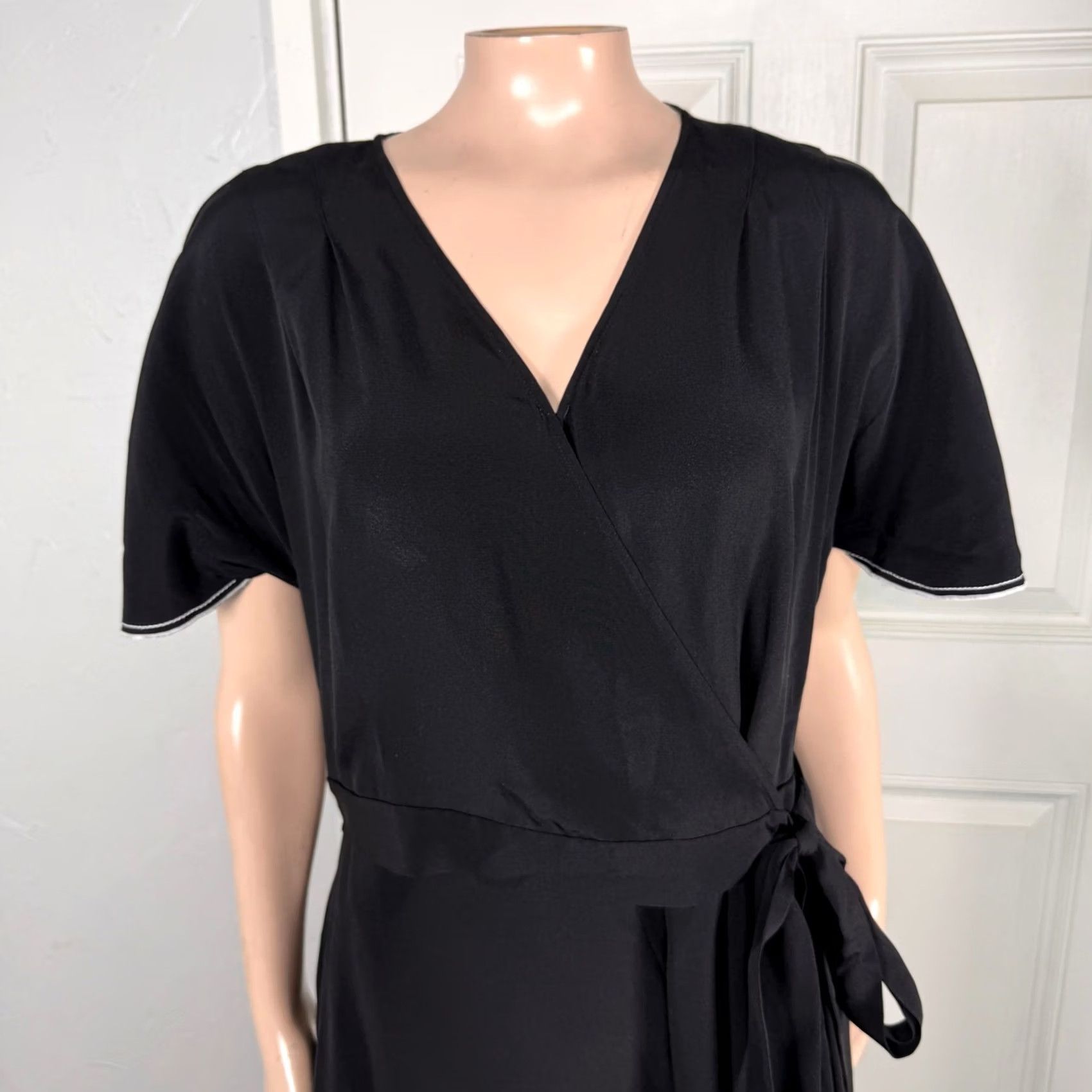 Diane von Furstenberg Diane Von Furstenberg Romper 10 Silk V neck Tie Designer Women's Vv28 Size 32" / US 10 / IT 46 - 2 Thumbnail