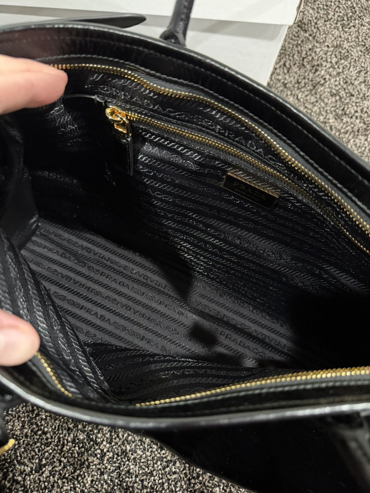 Prada Prada Bonnie Large Black Glossy Leather Handbag Size ONE SIZE - 11 Thumbnail
