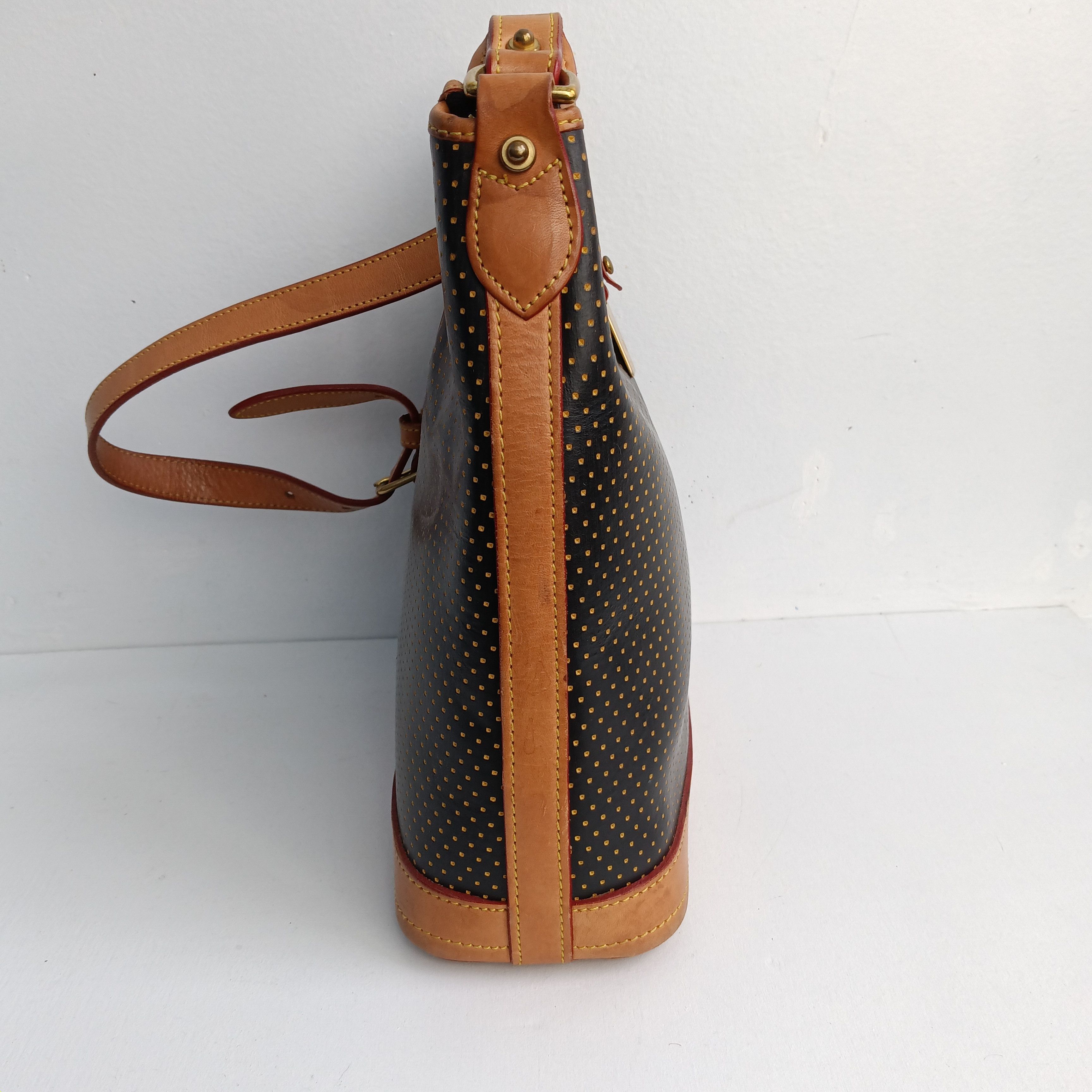 Dooney & Bourke Vintage Dooney & Bourke Small Hobo Handbag Cabrio Size ONE SIZE - 4 Thumbnail