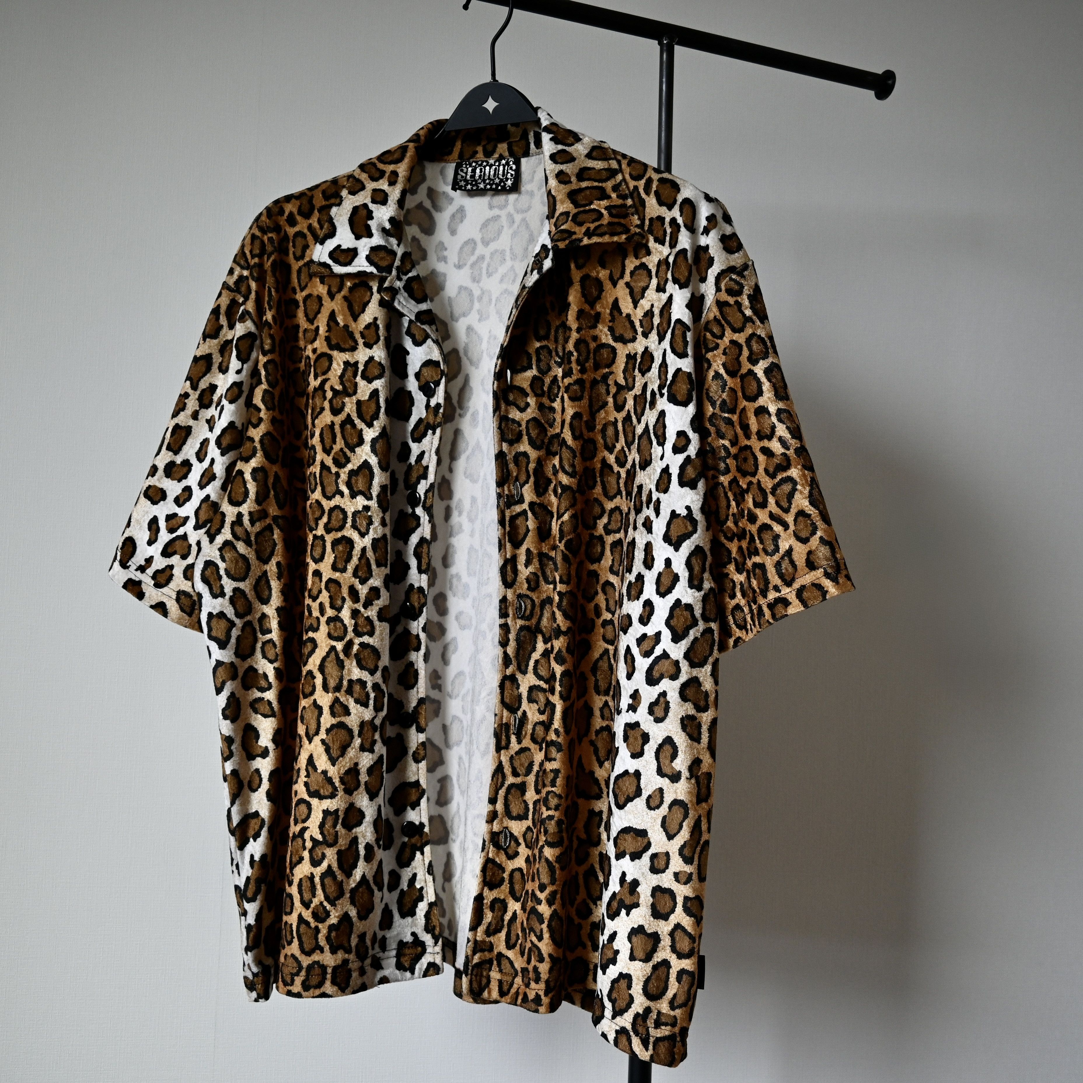 Vintage VTG 1990s Serious Clothing leopard fabric short sleeve shirt Size US L / EU 52-54 / 3 - 14 Thumbnail