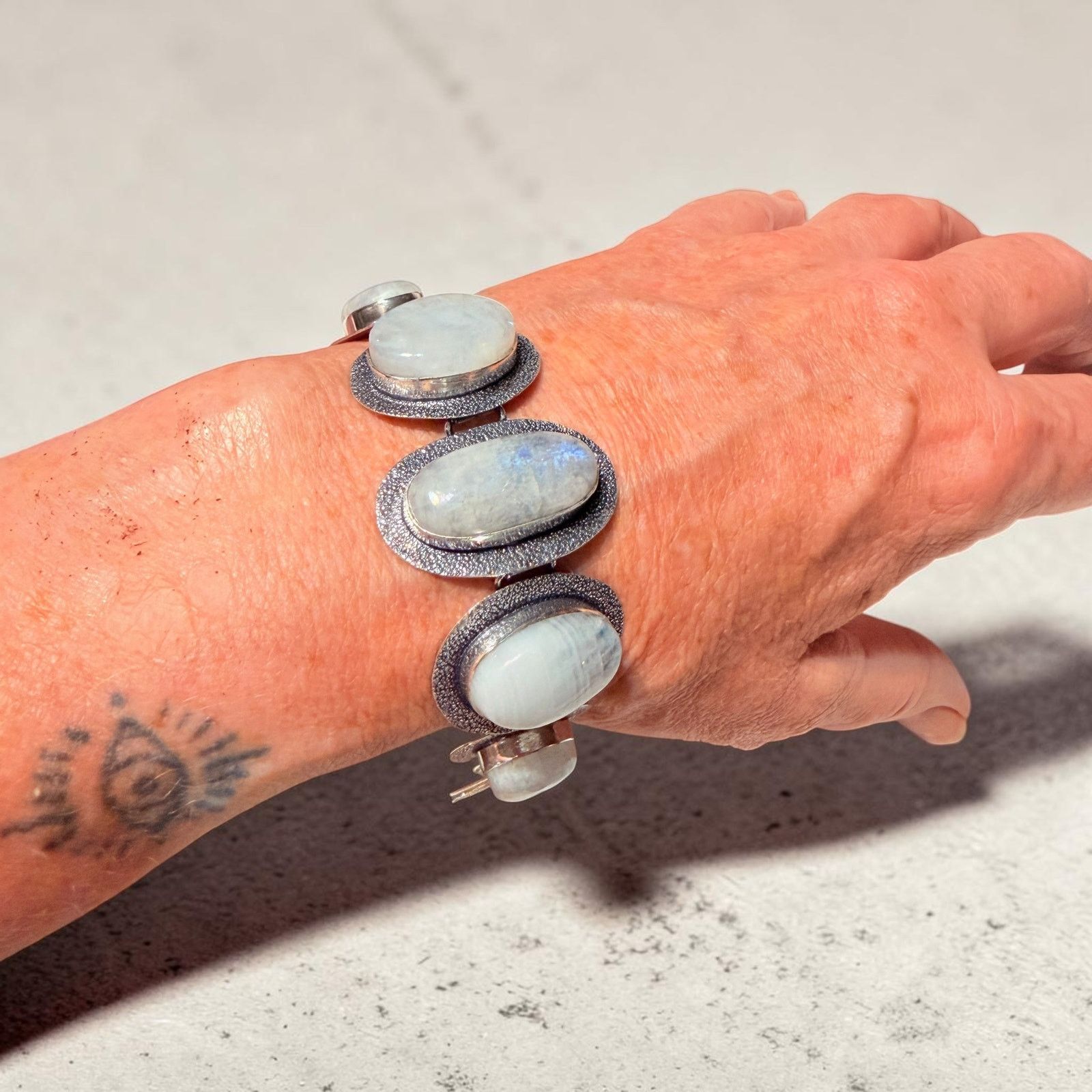 The Unbranded Brand Rainbow Moonstone Bracelet Sterling Silver Plated Size ONE SIZE - 7 Thumbnail