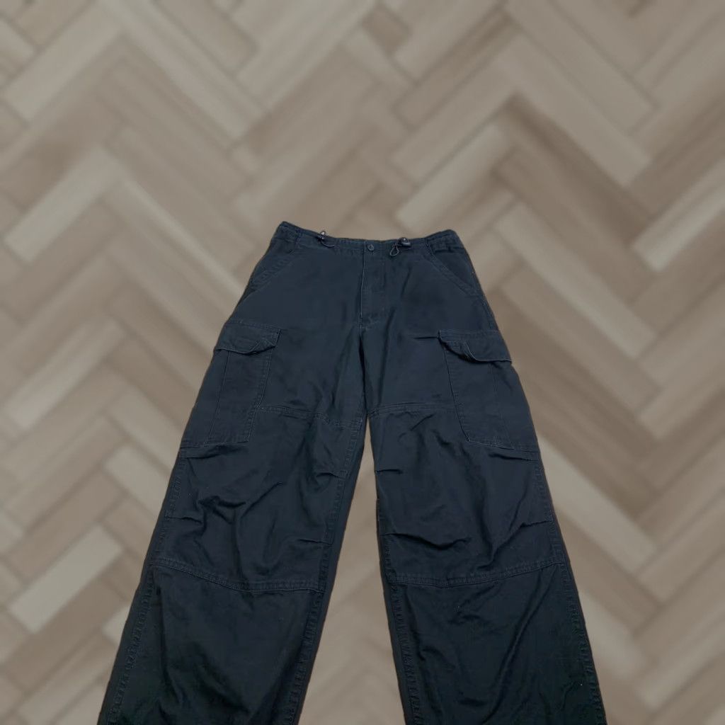 Brandy Melville Brandy Melville Jemma Cargo Pants Womens One Size Black Casual Cargo Pants Womens One Size Black Size 42" / US 20 - 1 Thumbnail