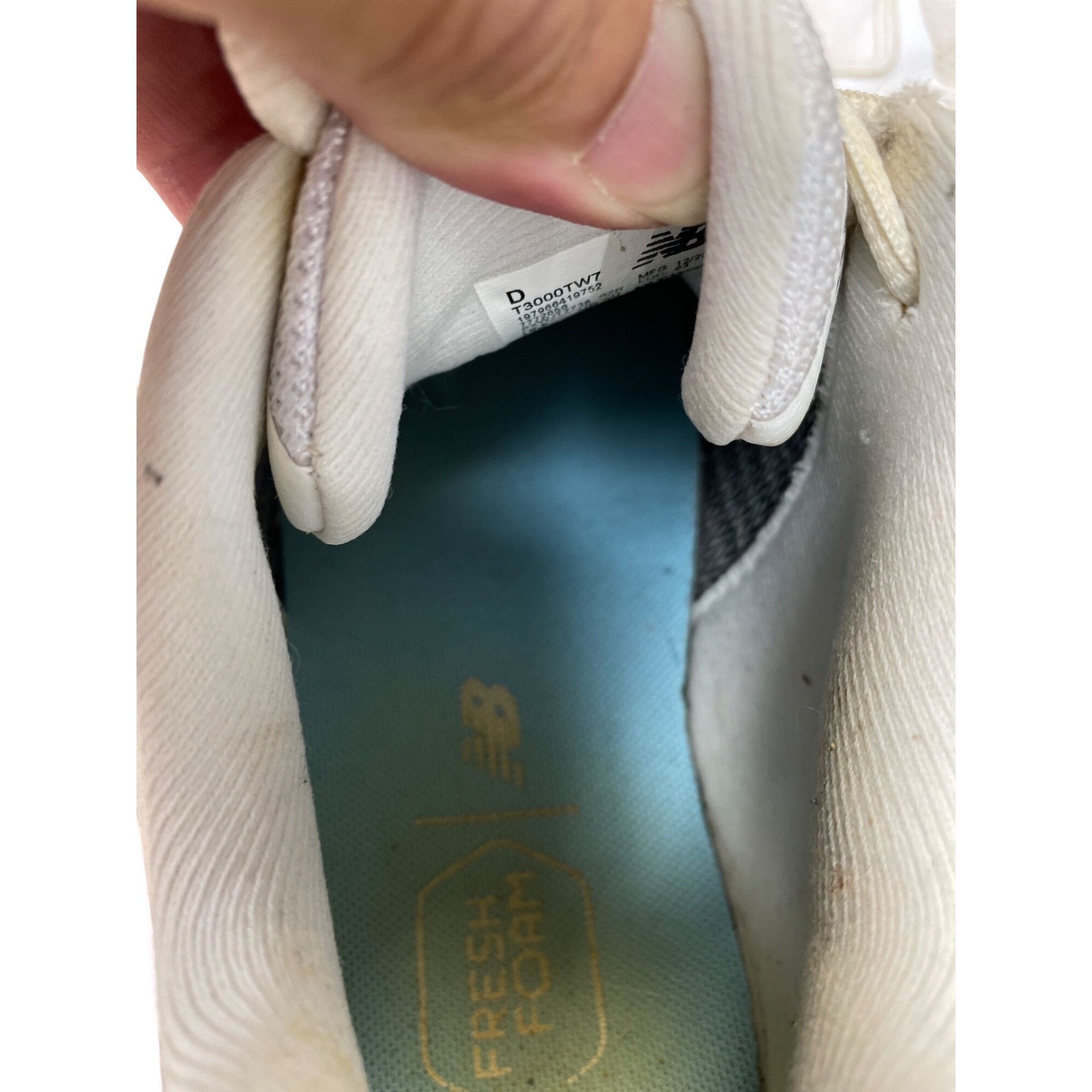 New Balance New Balance Fresh foam 3000V7 mens running sneakers size 8.5 Size US 8.5 / EU 41-42 - 16 Thumbnail