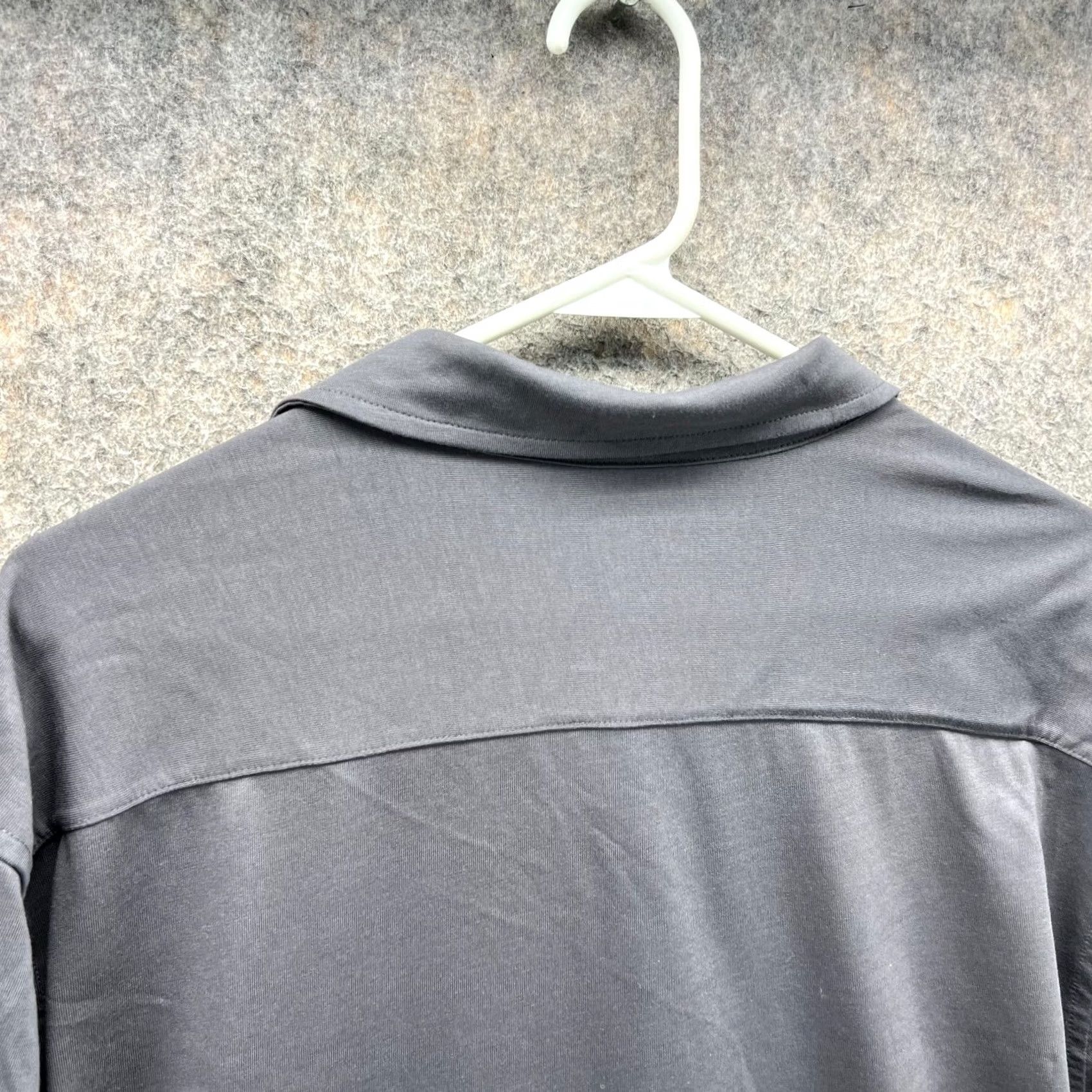 UNTUCKit UNTUCKit Shirt Men XL Adult Grey Button-Down Wrinkle Resistant Collared Long Sleeve Business Casual Formal Workwear Size US XL / EU 56 / 4 - 6 Thumbnail