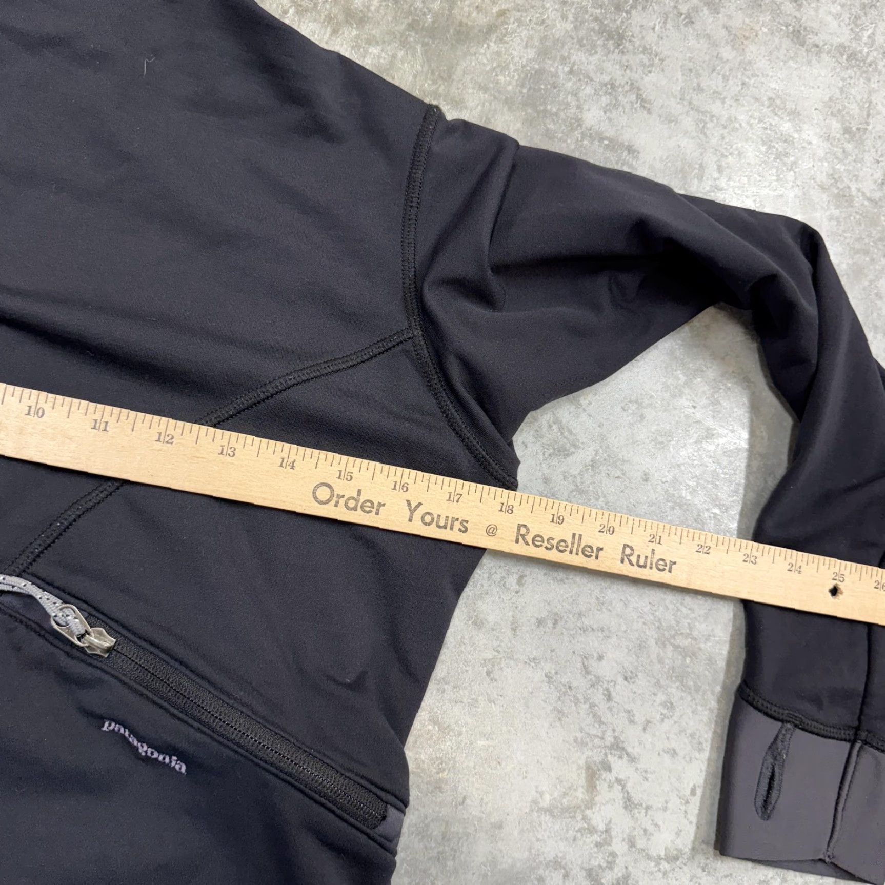 Patagonia Patagonia Jacket Womens Small Black Gray Full Zip Athletic Thumb Holes Made USA Size S / US 4 / IT 40 - 5 Thumbnail