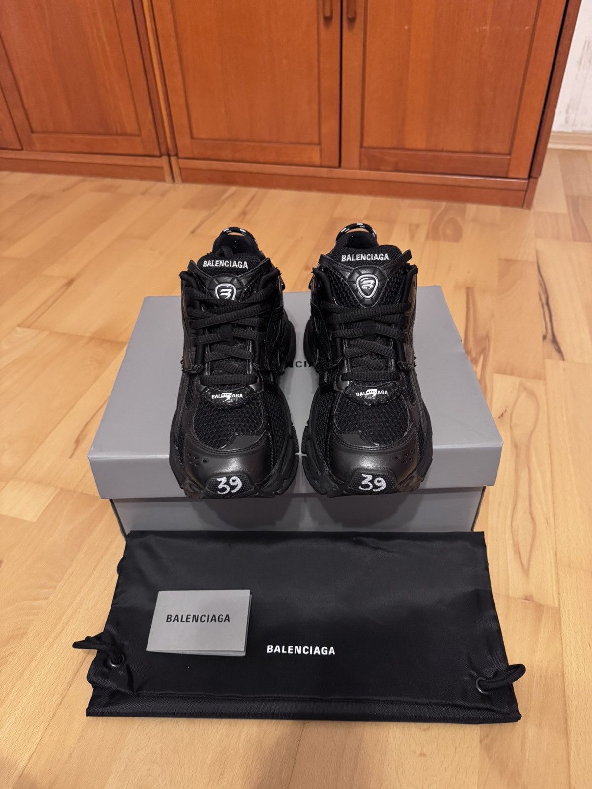Balenciaga Balenciaga Runner Triple Black Size US 6 / EU 39 - 7 Thumbnail
