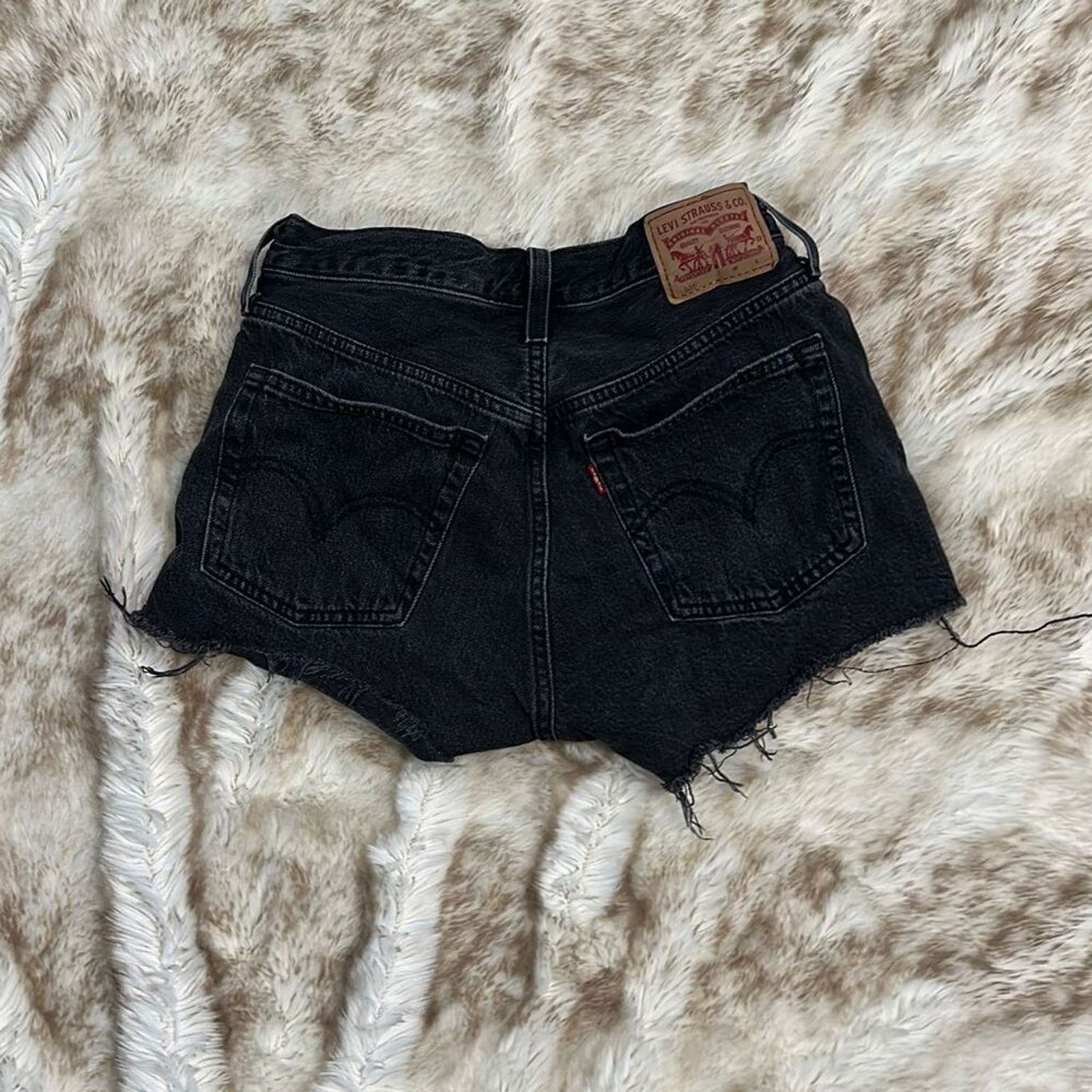 Levi's Levi’s mini black denim button front cut off shorts | Sz 25 Size 25" / US 0 / IT 36 - 6 Thumbnail