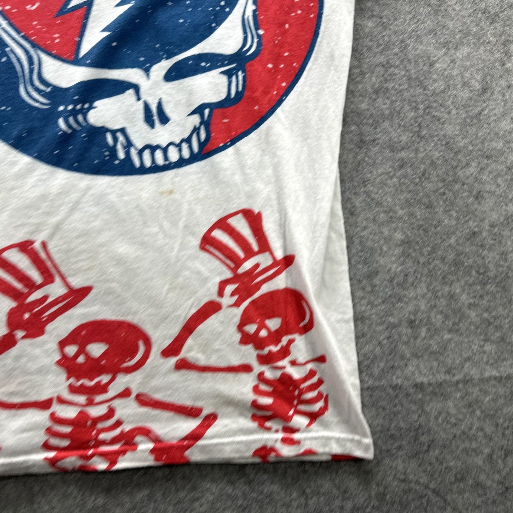 Gloverall Grateful Dead Shirt Mens S White Steal Your Face Skeletons All Over Tee Size US S / EU 44-46 / 1 - 6 Thumbnail
