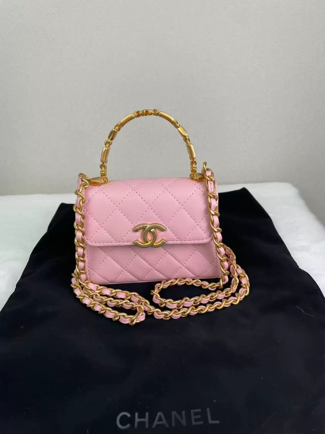 Chanel Pre-loved Bag Very good condition Size ONE SIZE - 1 Thumbnail