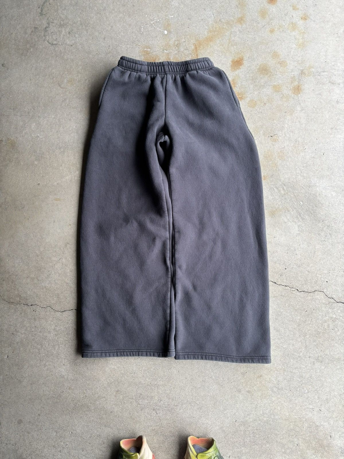 Other Crazy Edikted Bow Tie Baggy Wide Leg Grey Sweatpants Size 28" / US 6 / IT 42 - 2 Thumbnail