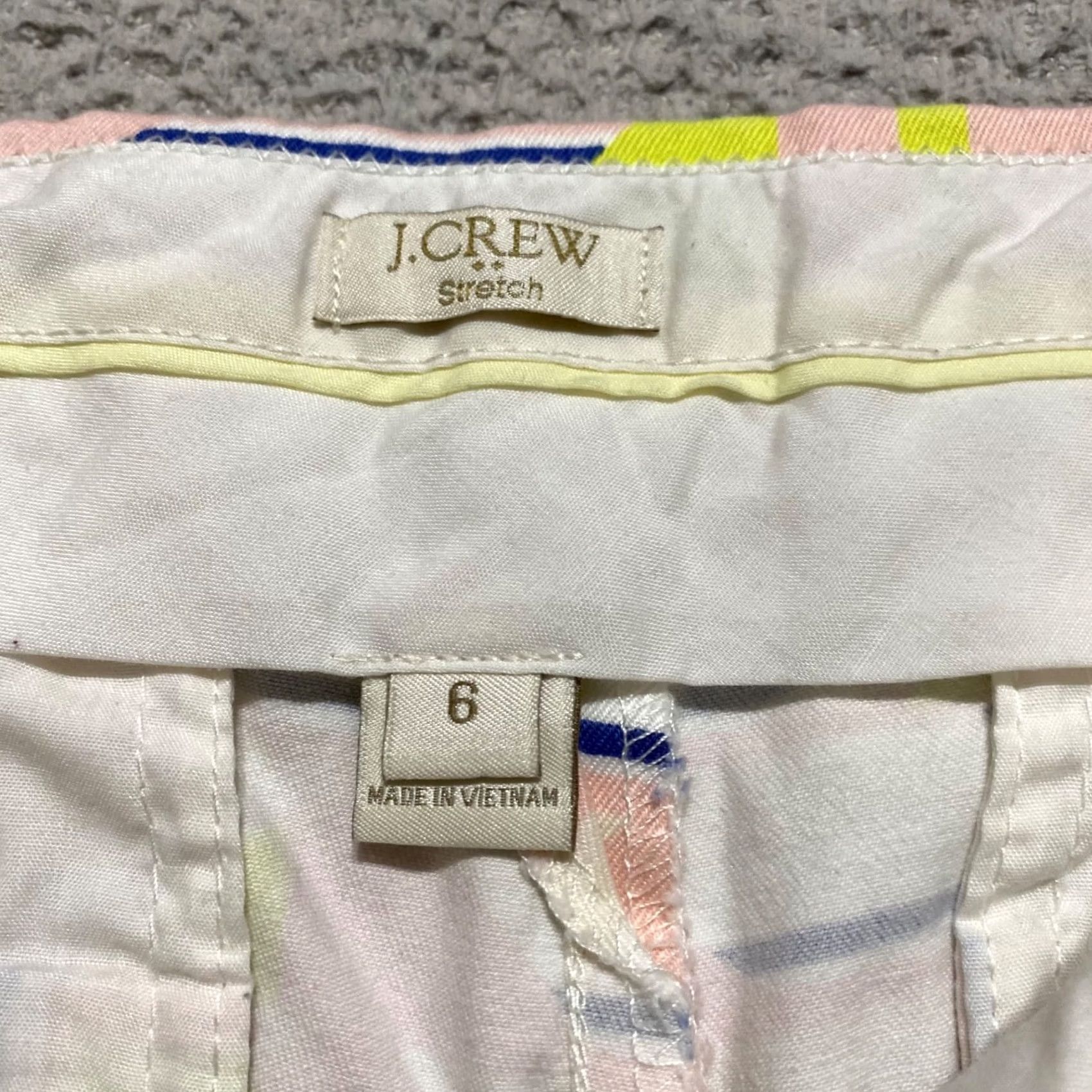 J.Crew J.CREW Multicolor Geometric Chino Shorts Womens 6 Inseam 3" Pockets Stretch Comfortable Caprise Travel Casual Summer Women Size 28" / US 6 / IT 42 - 3 Thumbnail