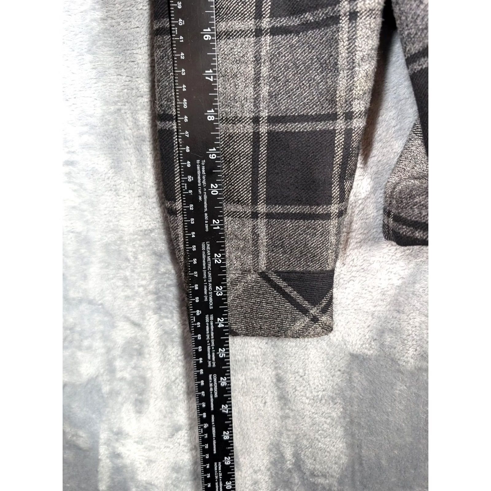 Duluth Trading Company Duluth Trading Co Jacket Mens Medium Gray Plaid Flannel Lined Quilted Shirt Coat SHACKET Snap Front Workwear Casual Mens Size US M / EU 48-50 / 2 - 4 Thumbnail