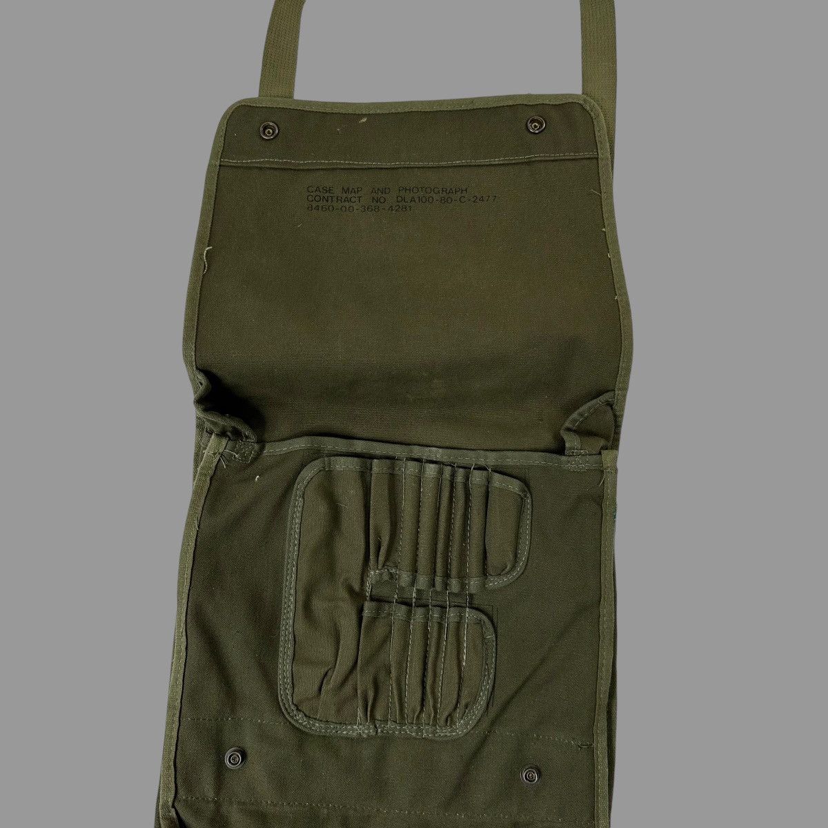 Vintage Vintage ww2 era military gas mask bag Size ONE SIZE - 3 Thumbnail