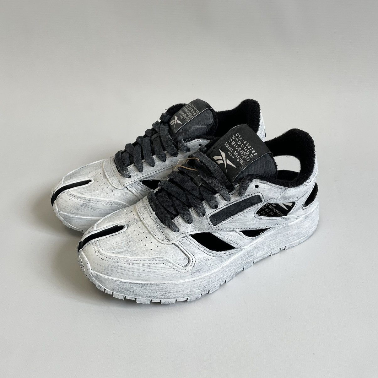 Maison Margiela × Reebok ‘Project 0 CL’ Painted Tabi Sneakers Size US 9 / IT 39 - 4 Thumbnail