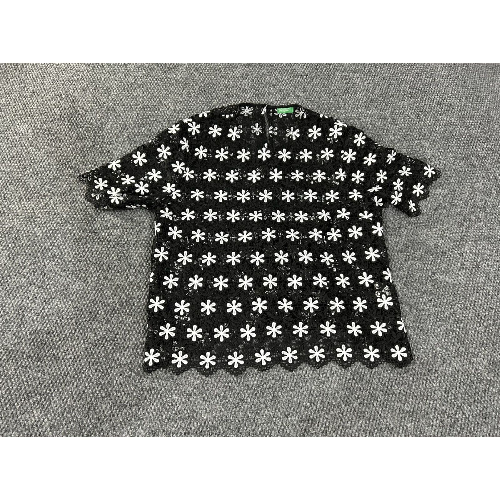 United Colors Of Benetton United Colors Of Benetton Shirt Womens Large Black Lace Floral Short Sleeve Top Size L / US 10 / IT 46 - 2 Thumbnail