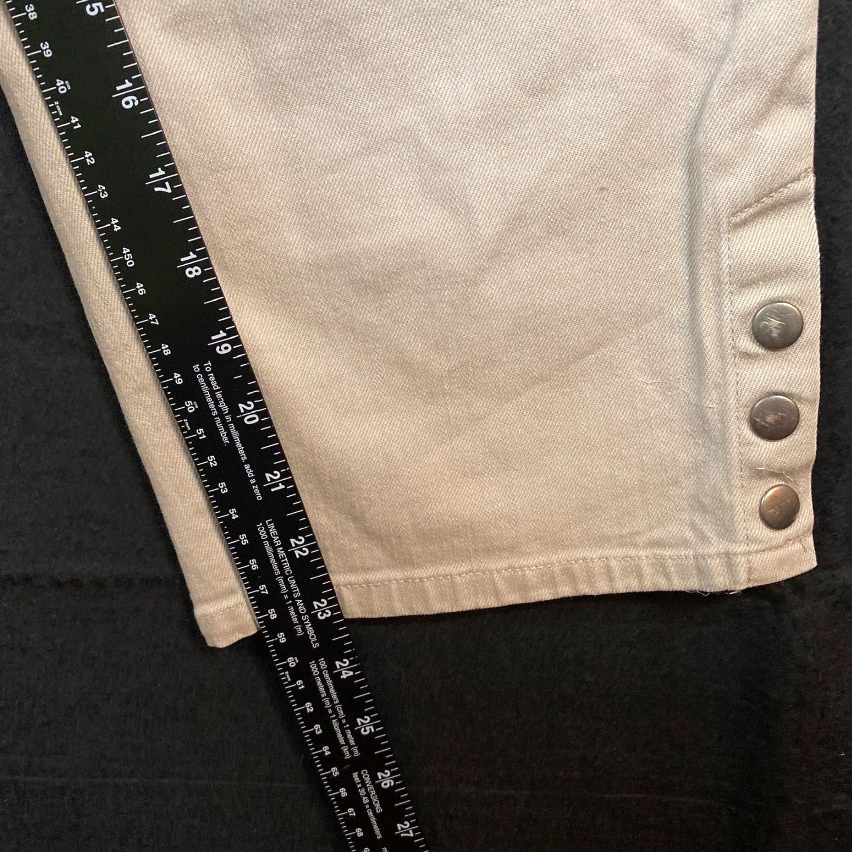 Talbots VINTAGE Talbots Womens Pants Tan Straight Leg Flat Front Capris Button Accent Stretch 14 Size 24" / US 00 / IT 34 - 7 Thumbnail