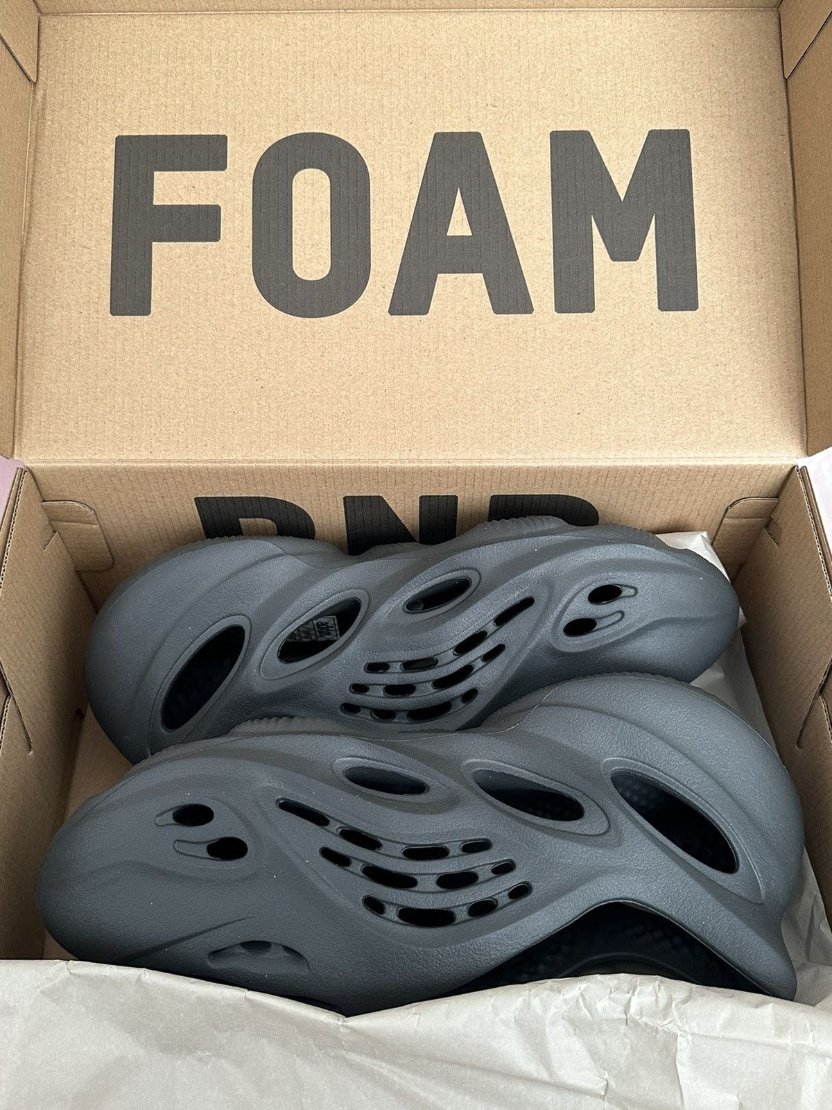 Adidas × Kanye West Yeezy Foam Runner Carbon Size US 7 / IT 37 - 6 Thumbnail