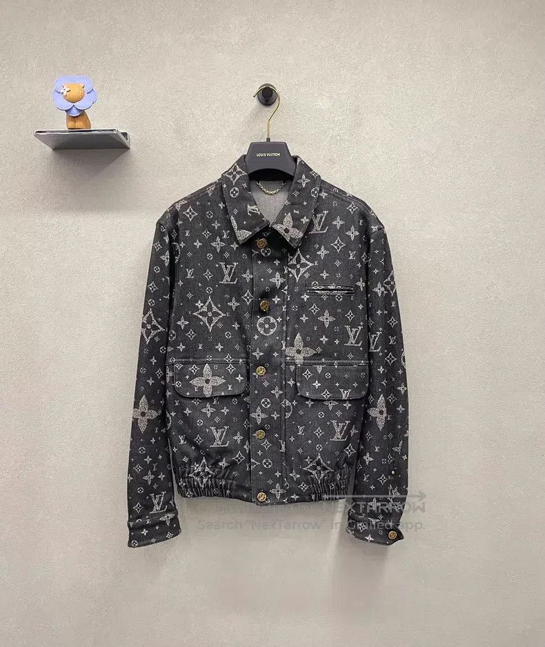 Louis Vuitton Louis Vuitton Gypsophila paniculata Black Burst Logo Full Size US S / EU 44-46 / 1 - 1 Thumbnail