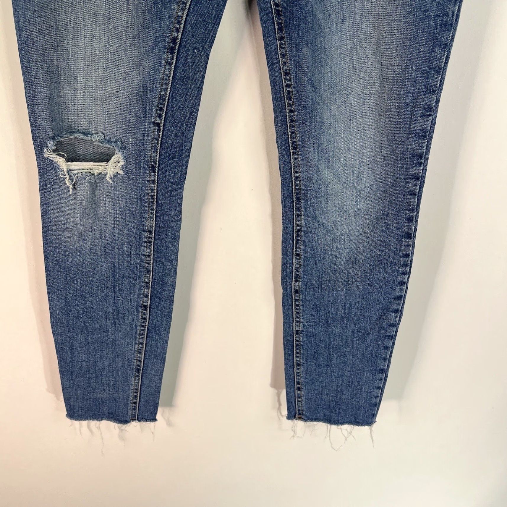 Zara ZARA Trafaluc Slim Ankle Distressed Denim Jeans Womens 6 Blue Medium Wash Inseam 26in Mid Rise 8.5-10.5in Full Length Style: Ankle Size 28" / US 6 / IT 42 - 4 Thumbnail