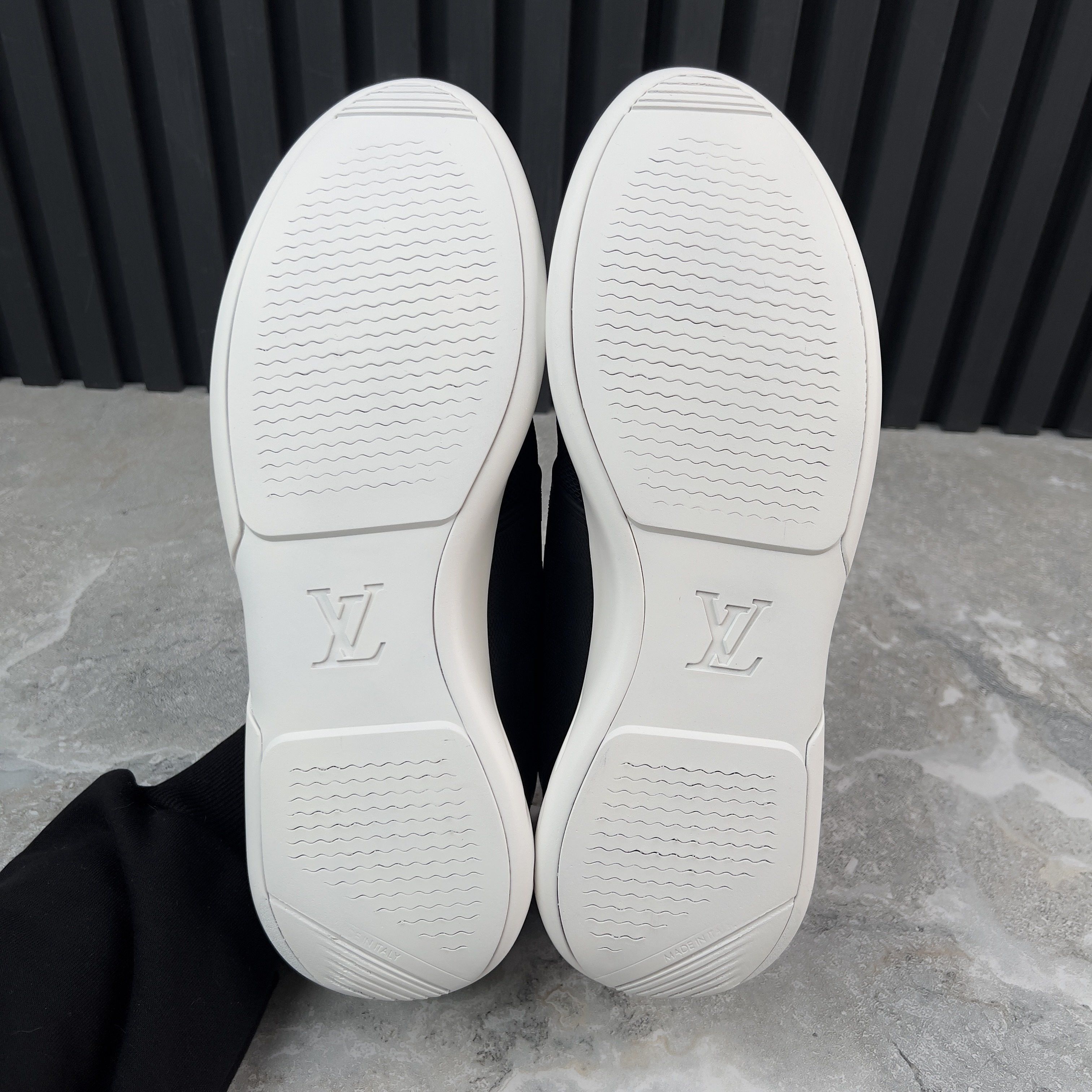 Louis Vuitton Fastlane Sneakers Damier Black Mesh Size US 11 / EU 44 - 11 Thumbnail