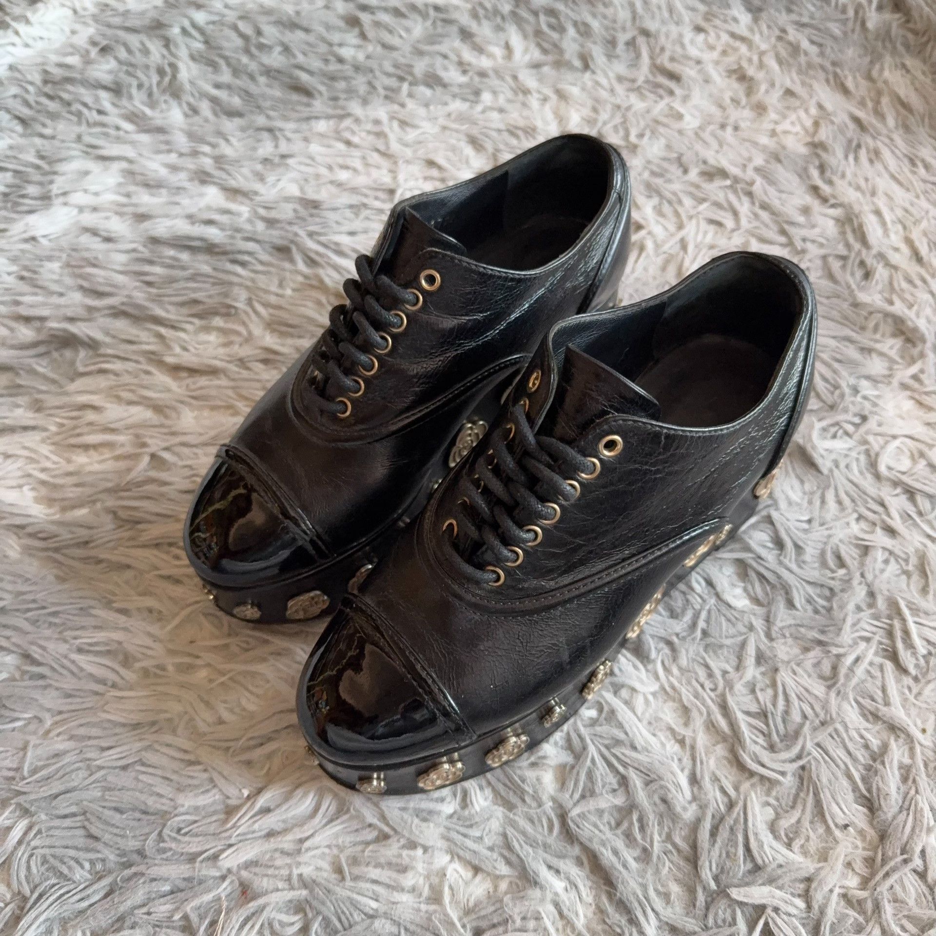 Chanel Chanel Lowtop Sneakers 35 Women Size US 5 / IT 35 - 1 Thumbnail