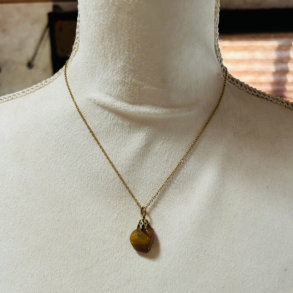 Vintage Handcrafted vintage capped mookaite stone pendant necklace Size ONE SIZE - 2 Thumbnail