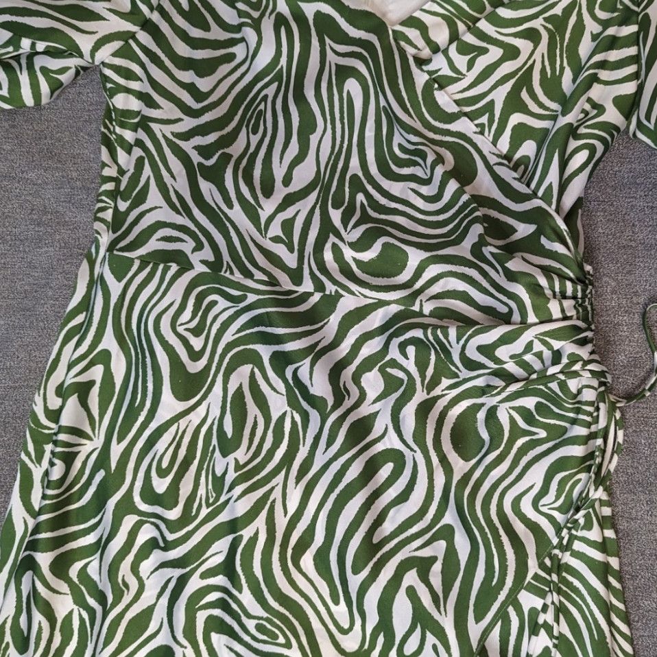 Cinq a Sept Cinq a Sept Kacy maxi dress size 14 green zebra print Size XL / US 12-14 / IT 48-50 - 4 Thumbnail