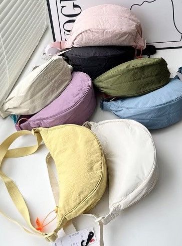 Japanese Brand Huskycat lightweight underarm dumpling bag Size ONE SIZE - 2 Thumbnail