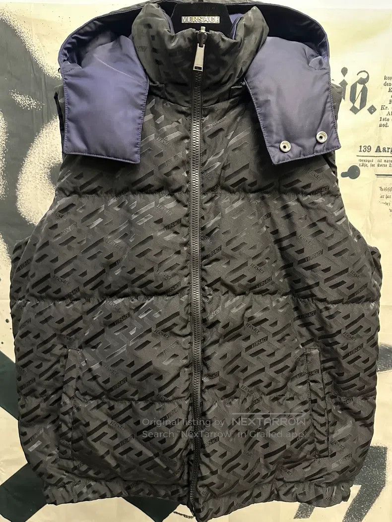Versace Versace Vests are worn on both sides Size US XL / EU 56 / 4 - 1 Thumbnail