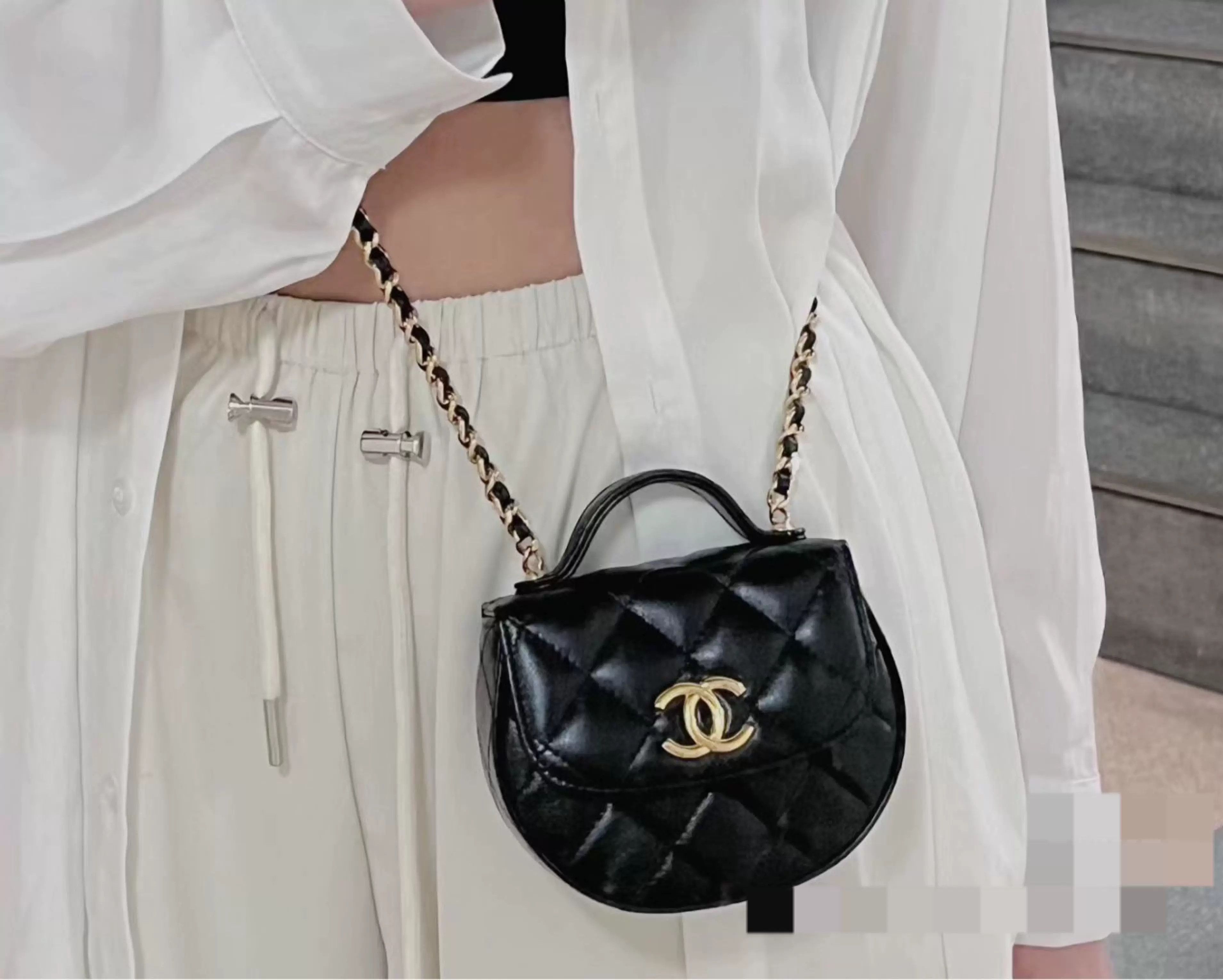 Chanel Pre-loved Bag Very good condition Size ONE SIZE - 1 Thumbnail