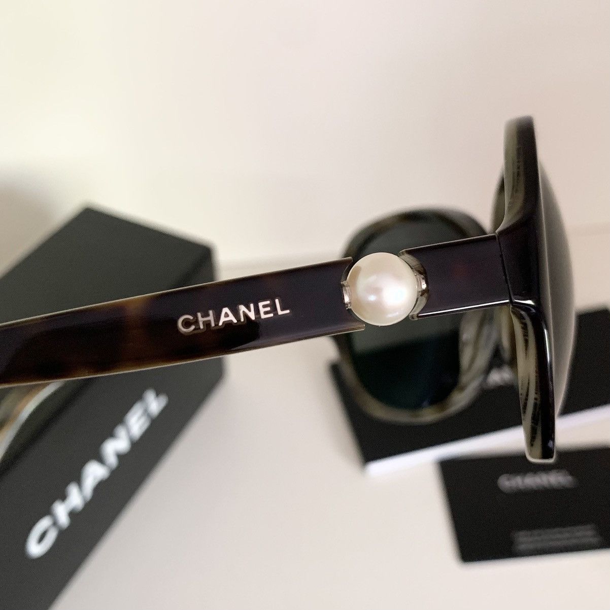 Chanel Chanel Pearl tortoise shell round sunglasses Size ONE SIZE - 4 Thumbnail