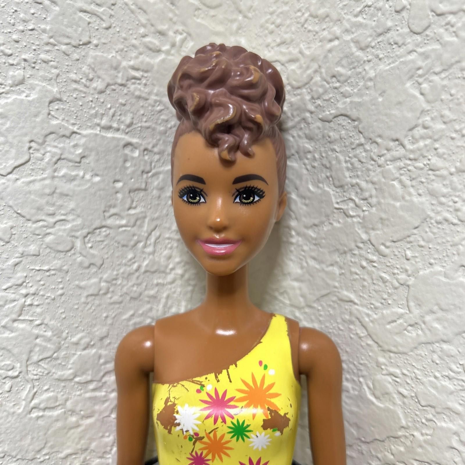 Designer BARBIE Color Reveal Pizzazz Face Brown Hair Yellow Swimsuit Size ONE SIZE - 7 Thumbnail