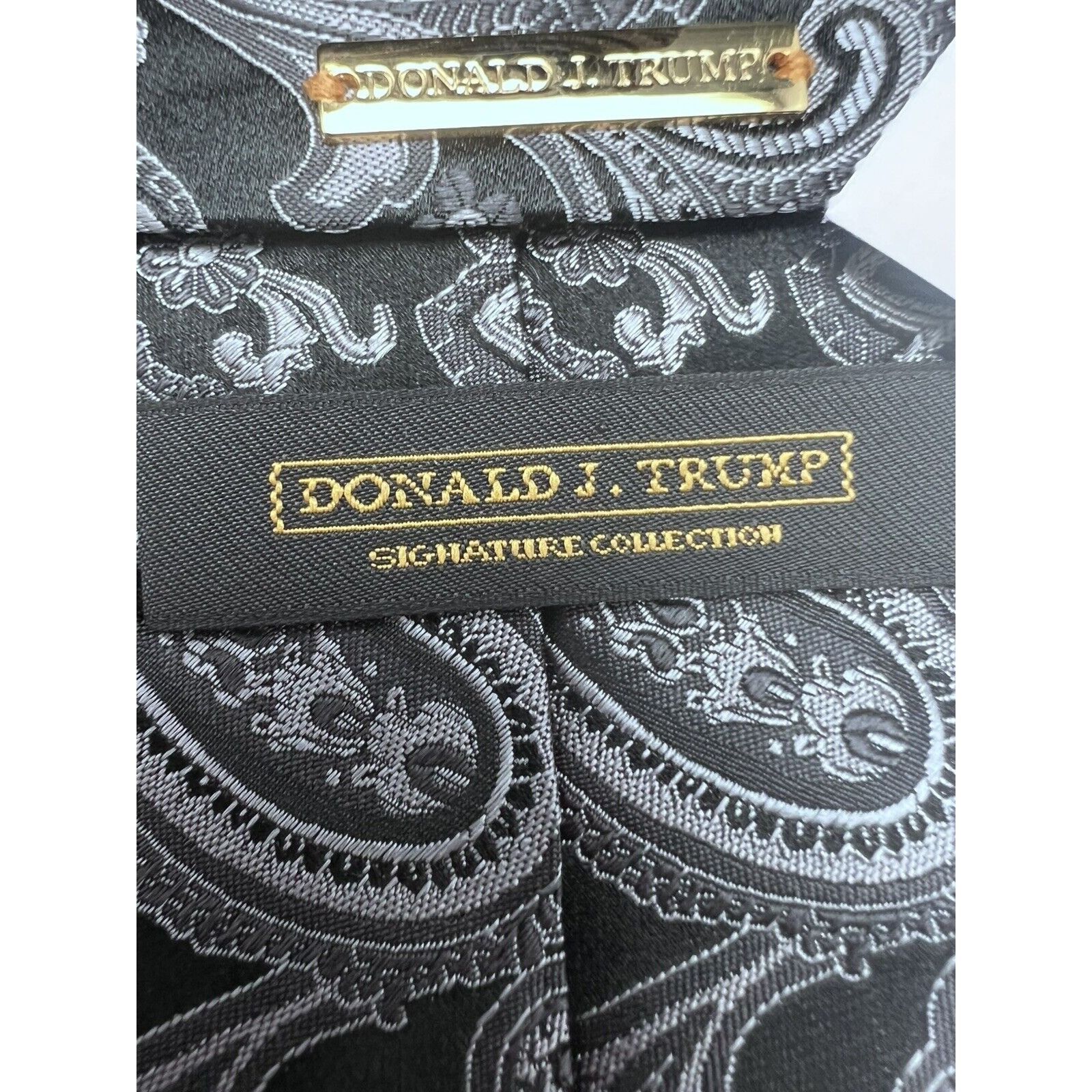 Donald Trump Donald J Trump Men’s Tie Black Paisley W 3.50 L 59.5” Size ONE SIZE - 4 Thumbnail
