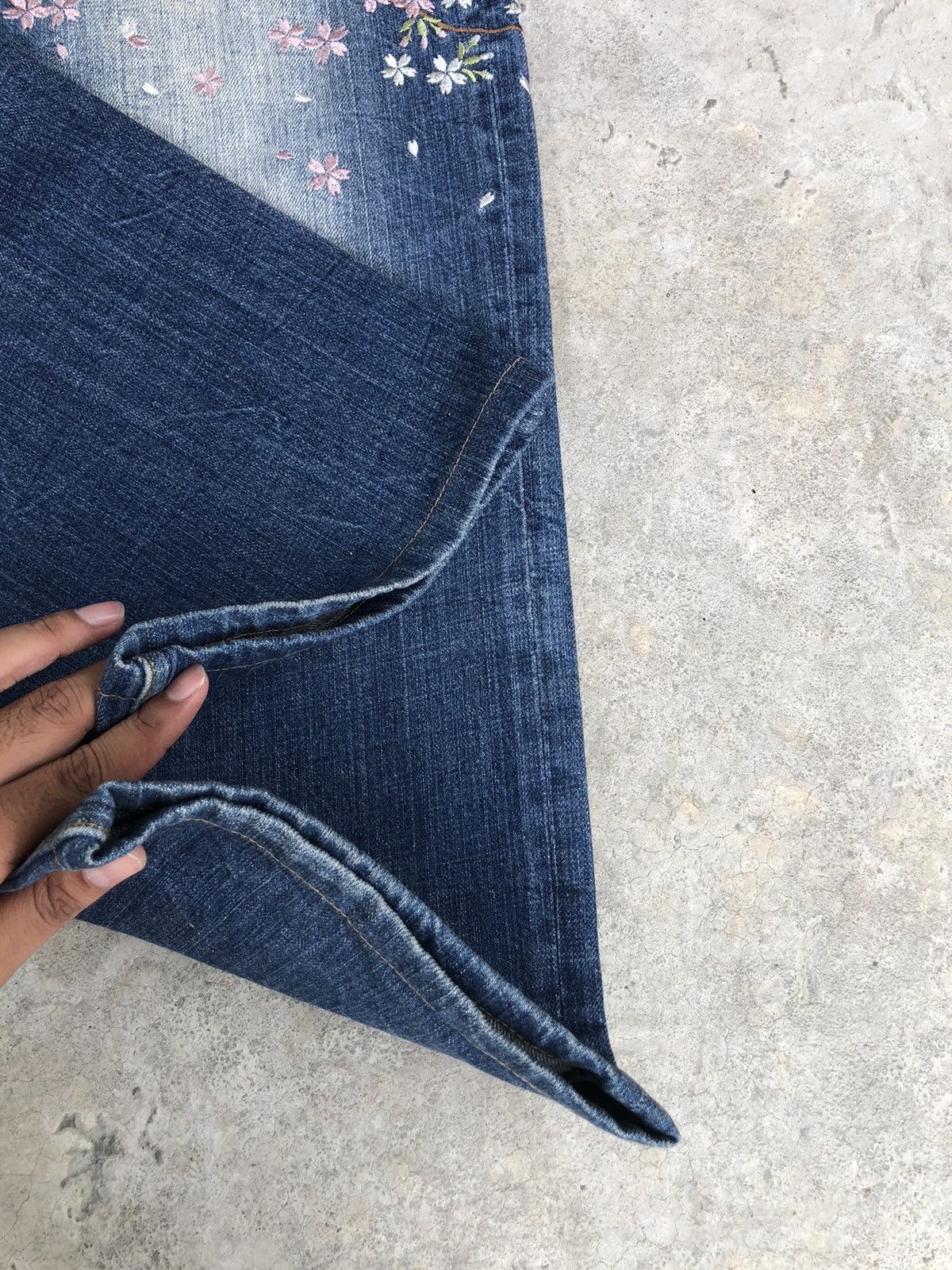 Karakuri Tamashii Karakuri Tamashii Embroidered Jeans Distressed Jeans Size US 33 - 17 Thumbnail